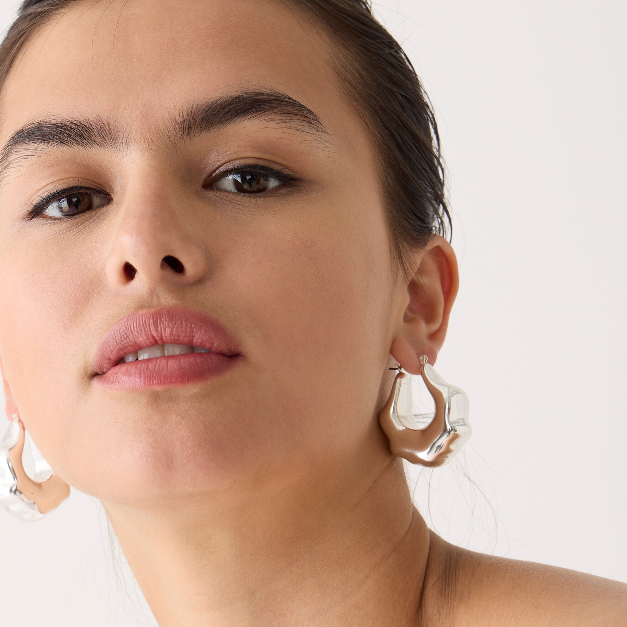 Lightweight sculpted hoop earrings