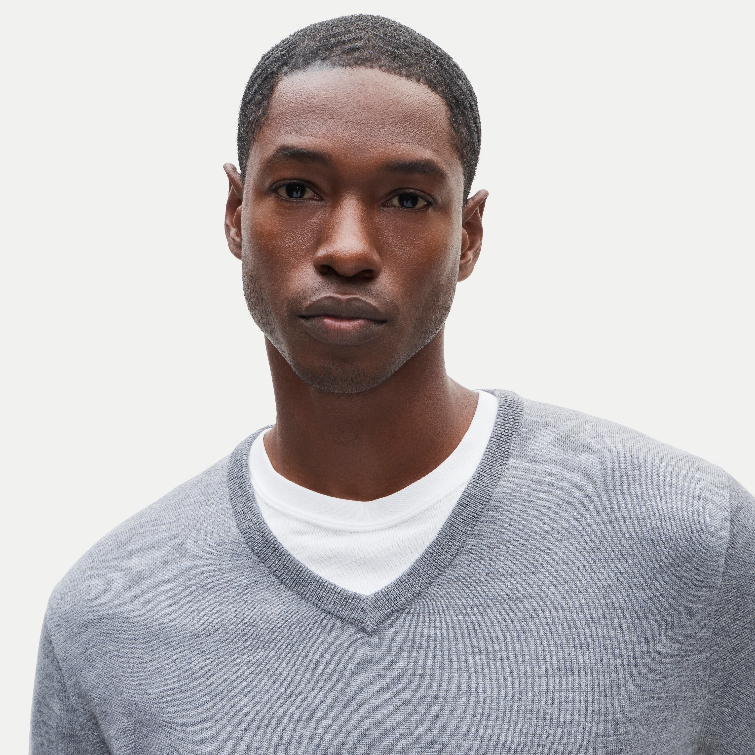 Merino wool V-neck sweater - thumbnail 6