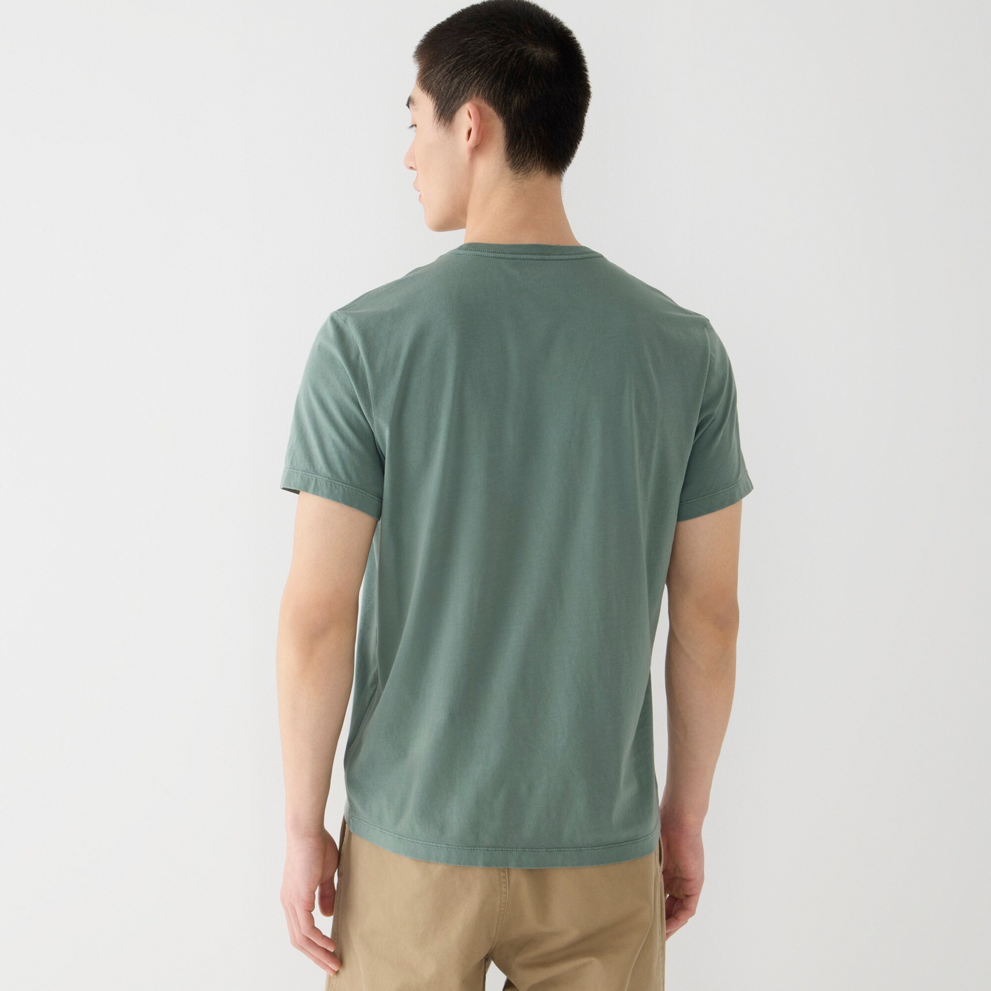 Broken-in short-sleeve pocket T-shirt