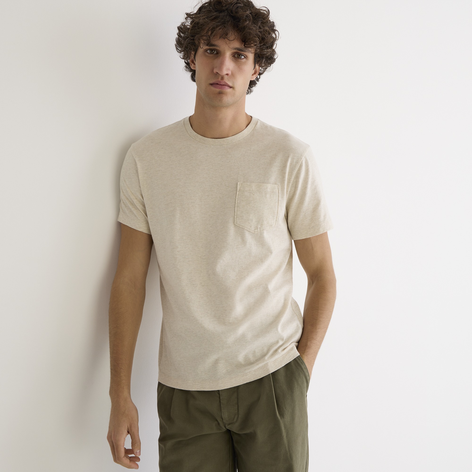 Broken-in short-sleeve pocket T-shirt