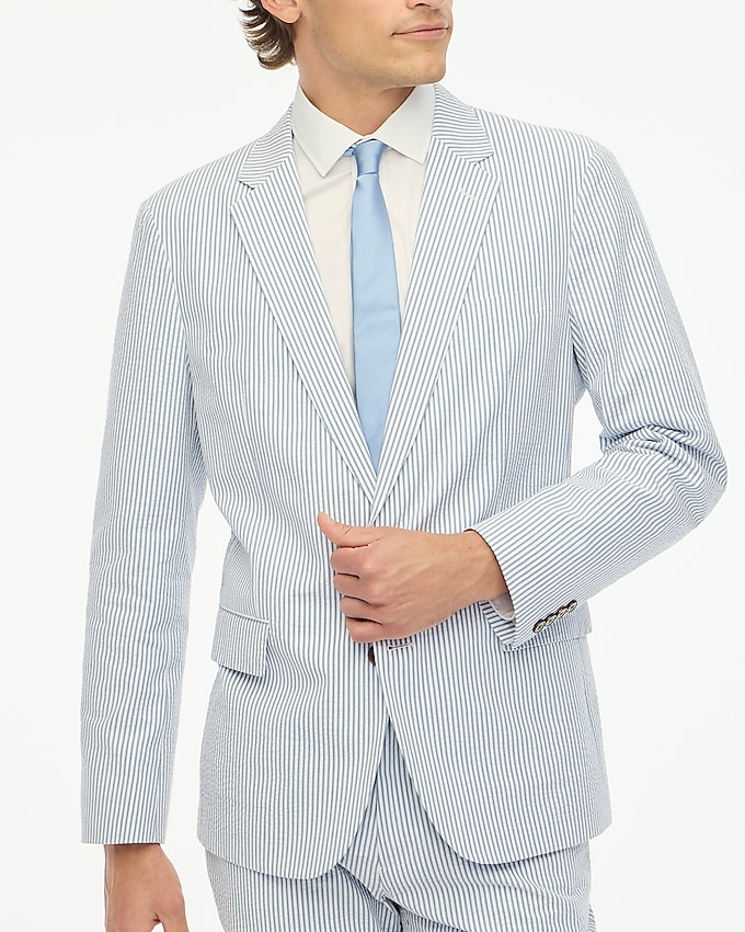 factory: slim unstructured thompson suit jacket in seersucker for men, right side, view zoomed