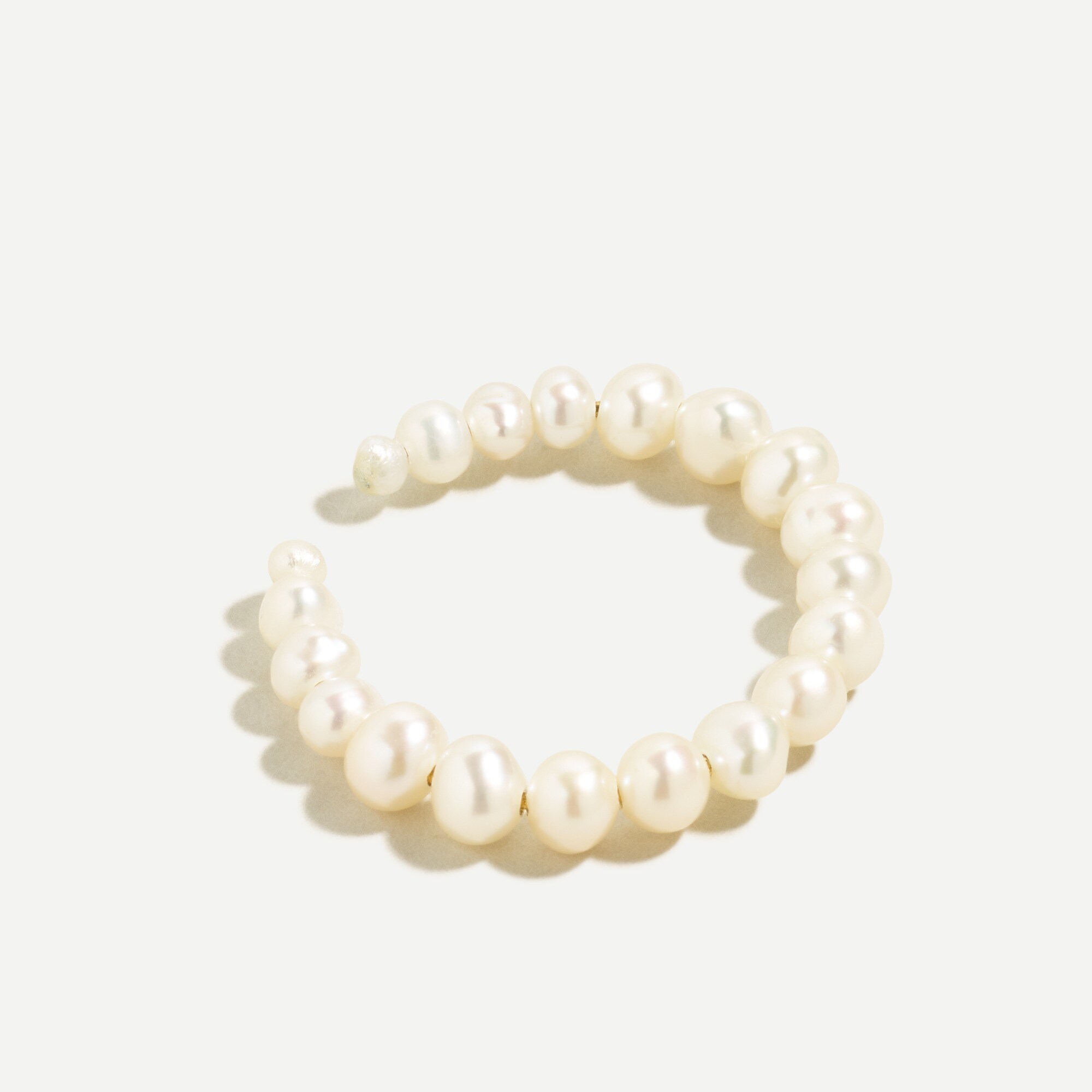 Demi-fine graduated freshwater pearl ring