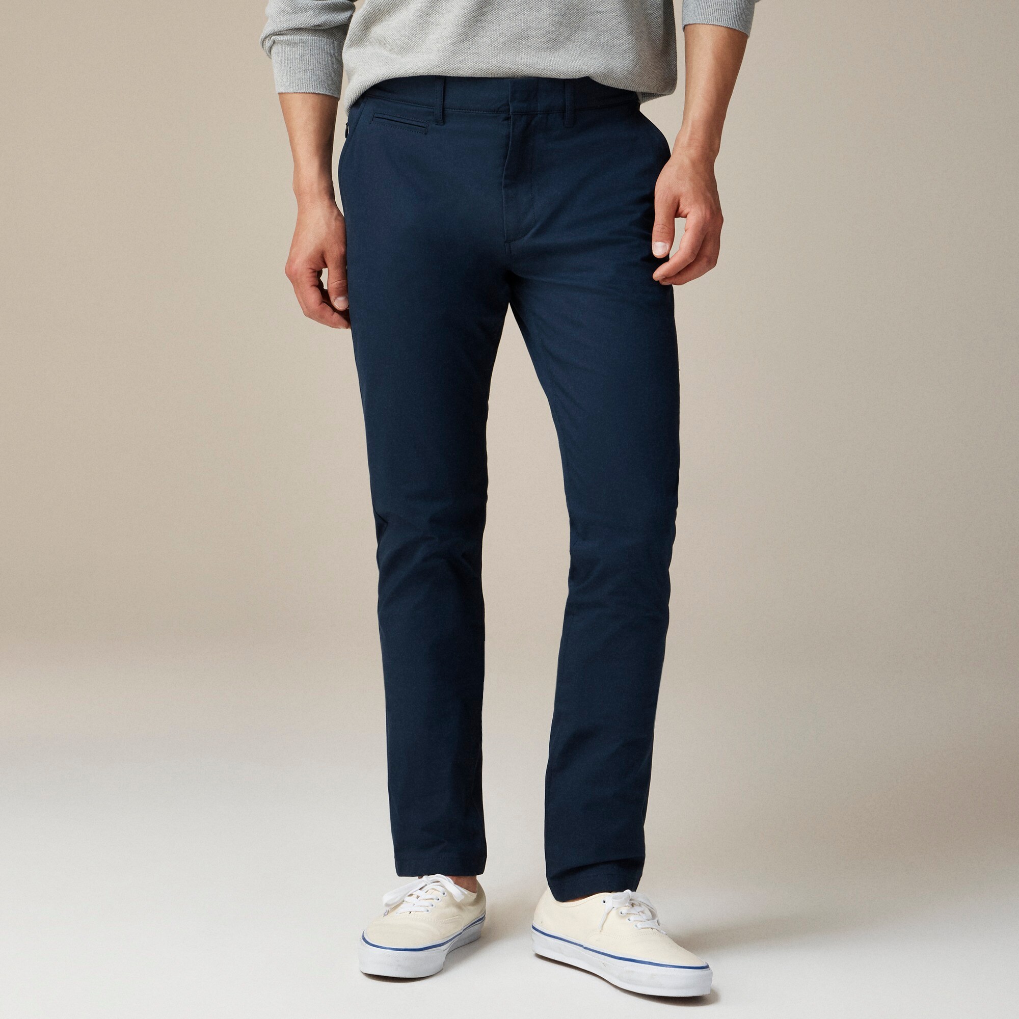  484 Slim-fit tech pant