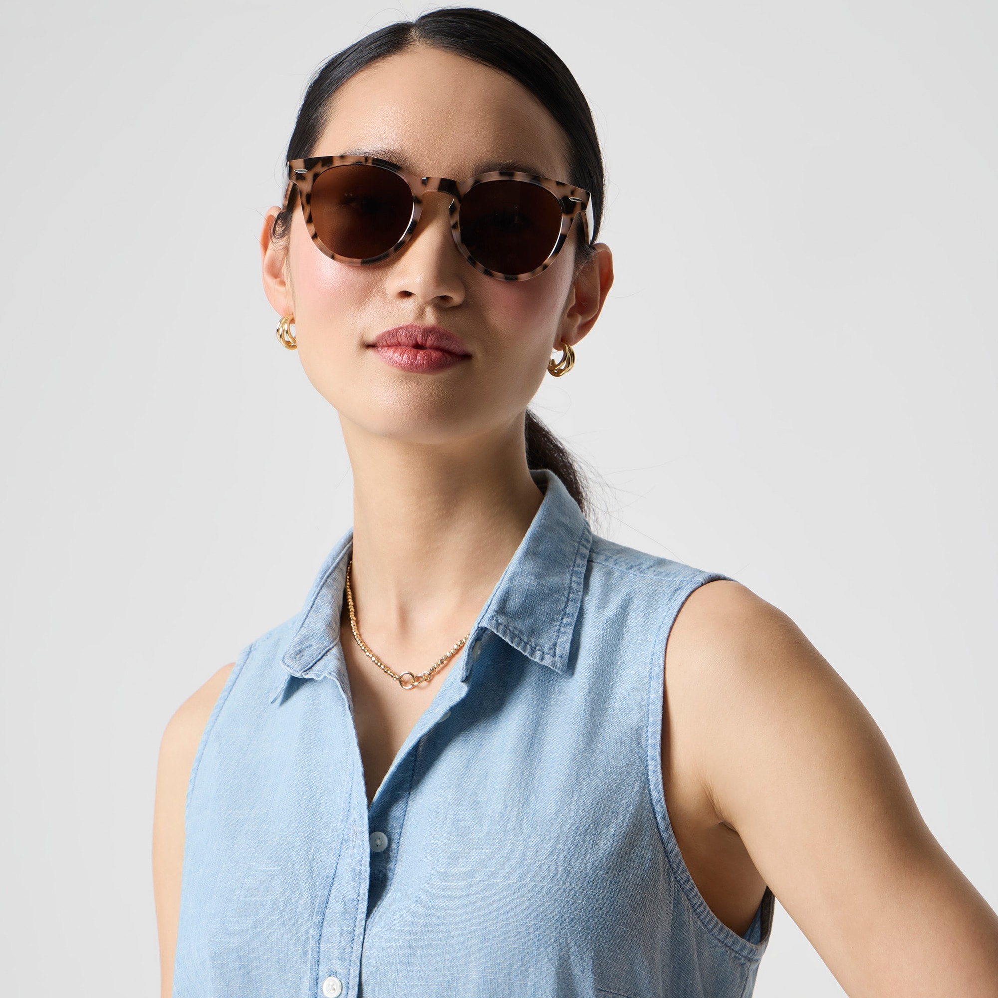 Chambray button-up shirt in signature fit