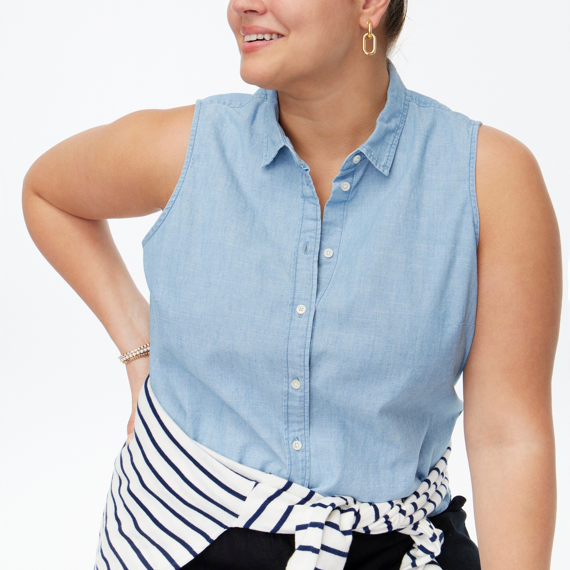 Chambray button-up shirt in signature fit