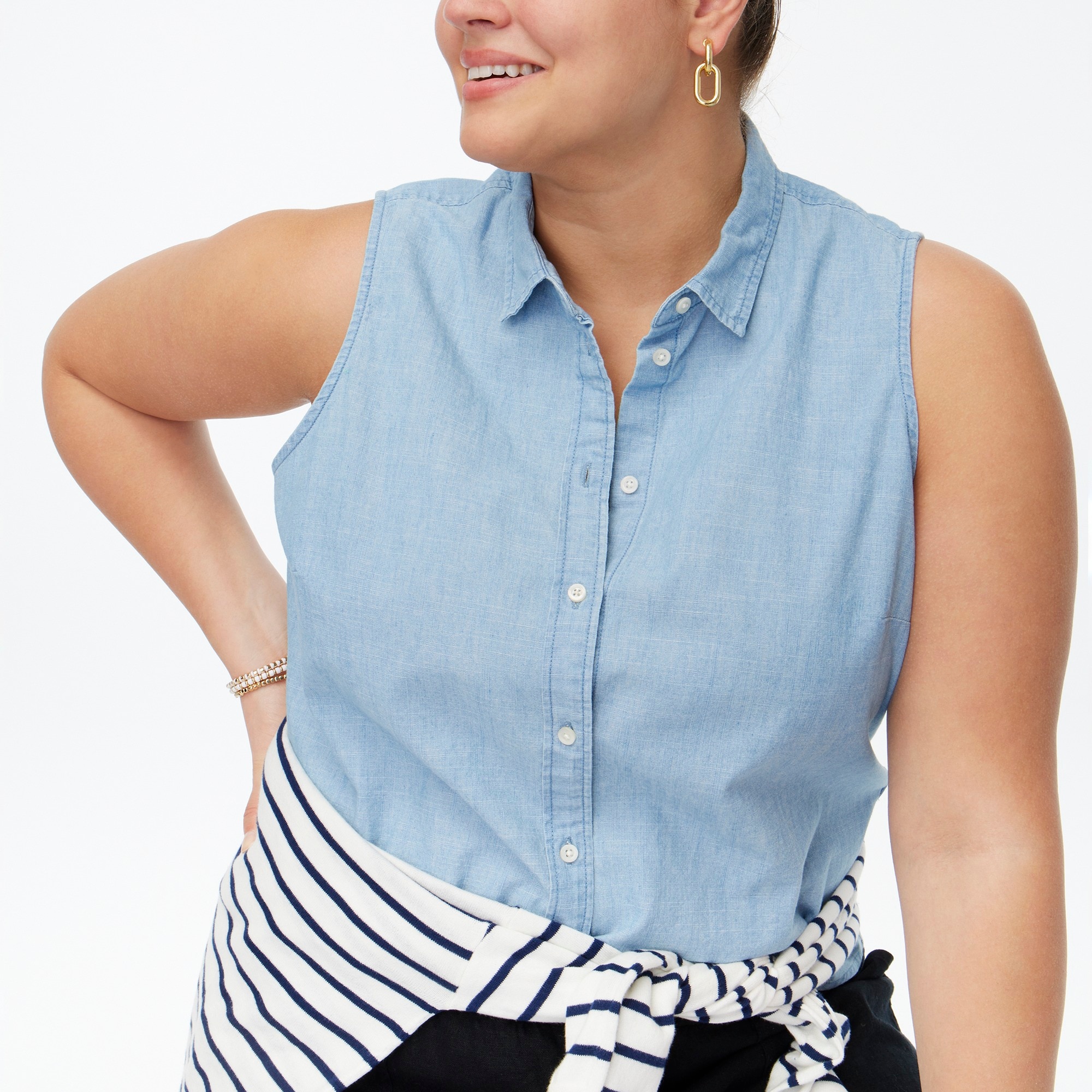 Chambray button-up shirt in signature fit