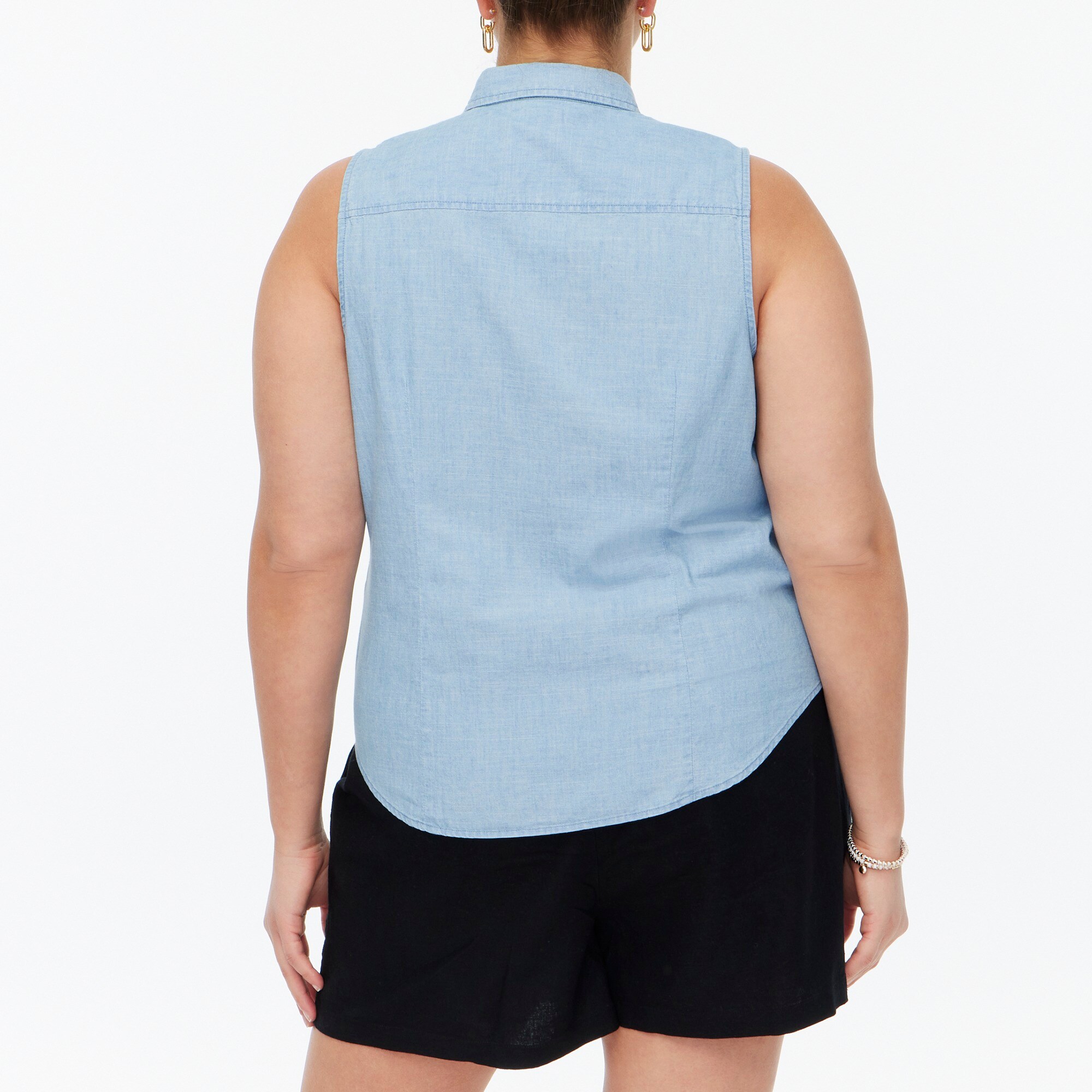 Chambray button-up shirt in signature fit