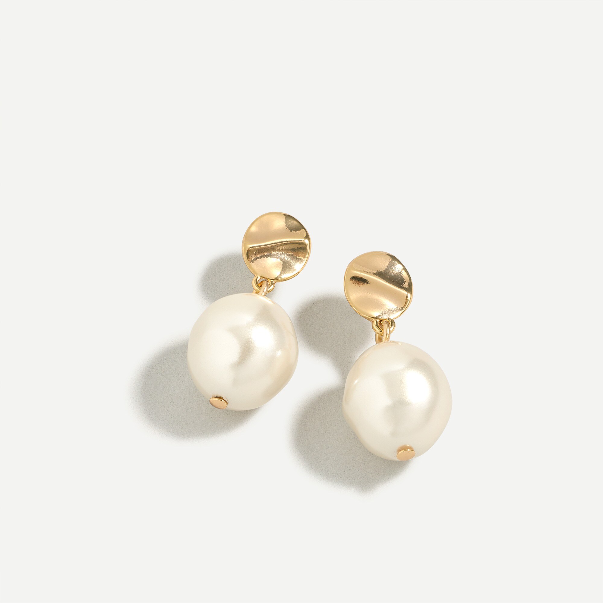 Hammered disc pearl drop earrings