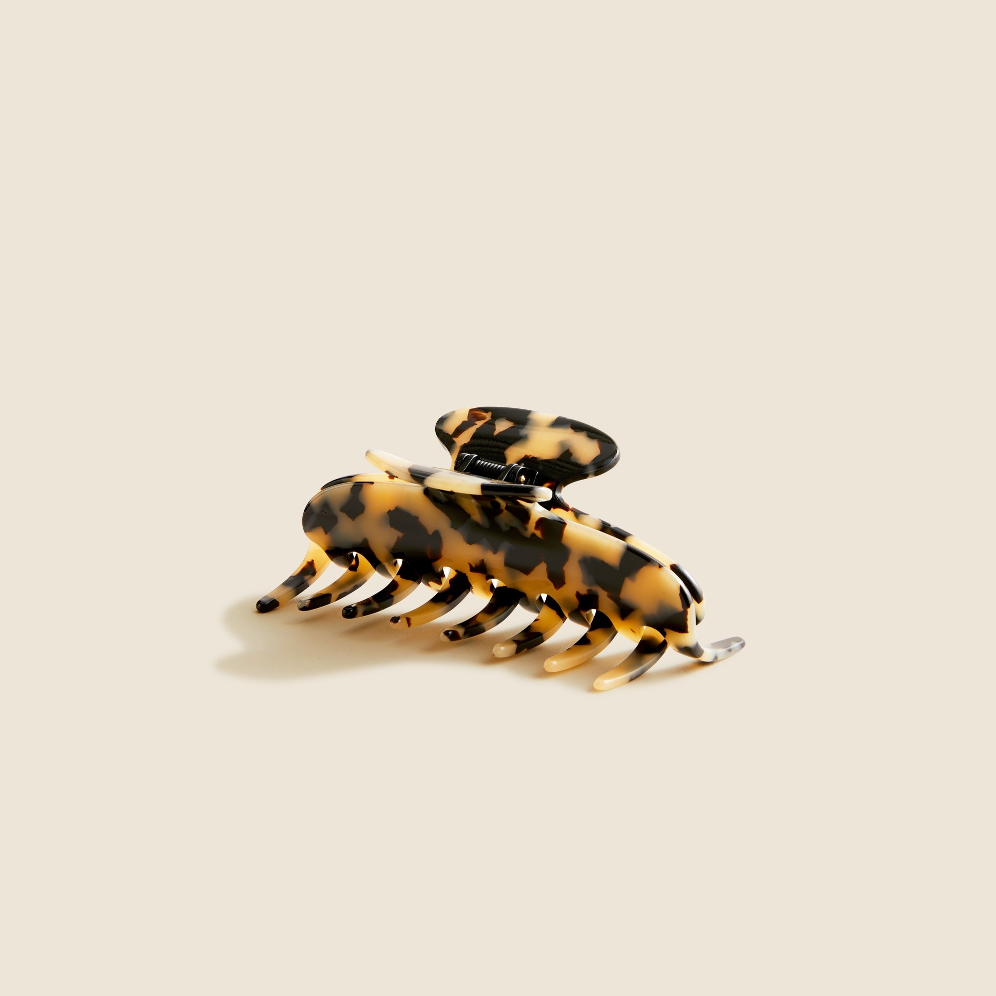 Large claw hair clip in tortoise
