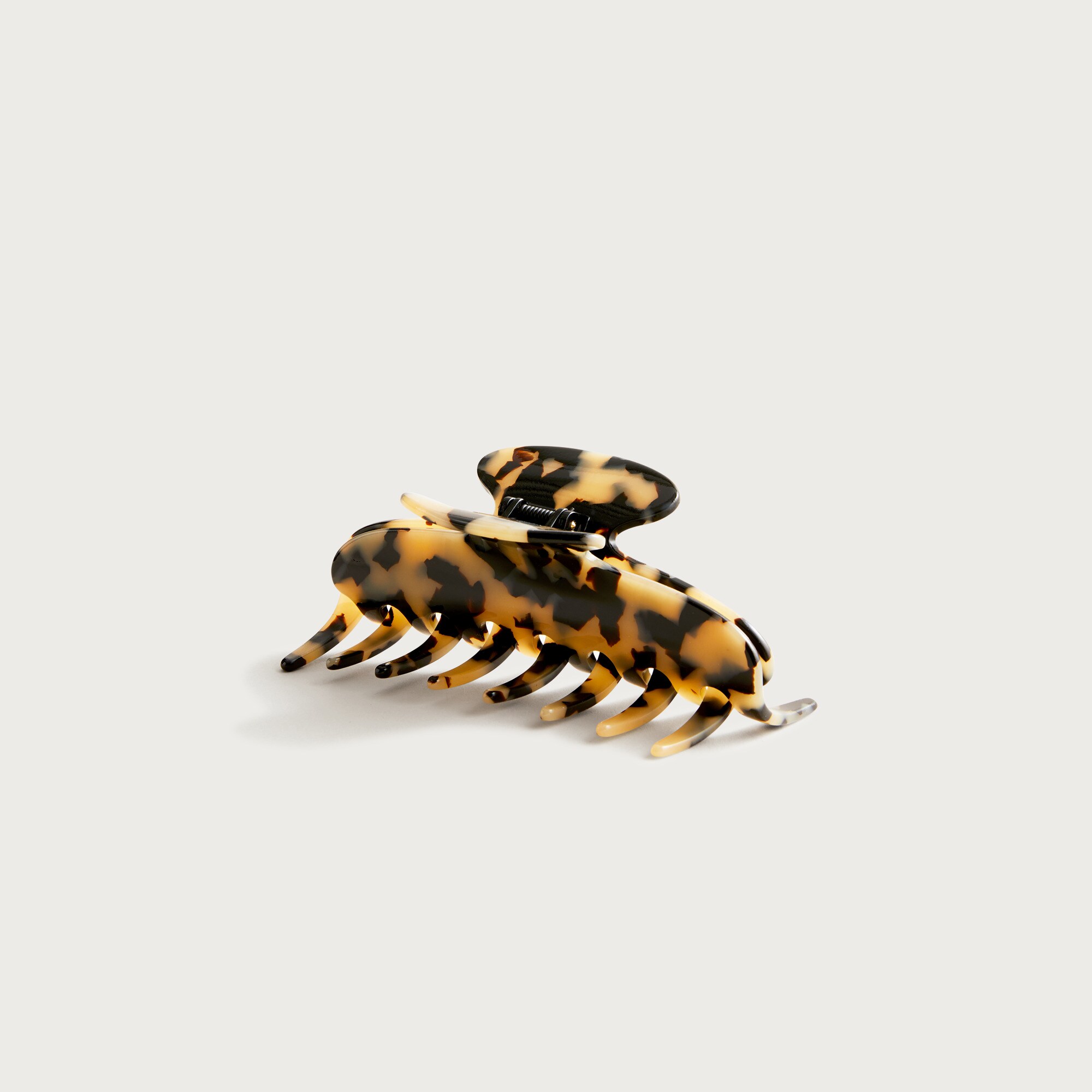 Large claw hair clip in tortoise