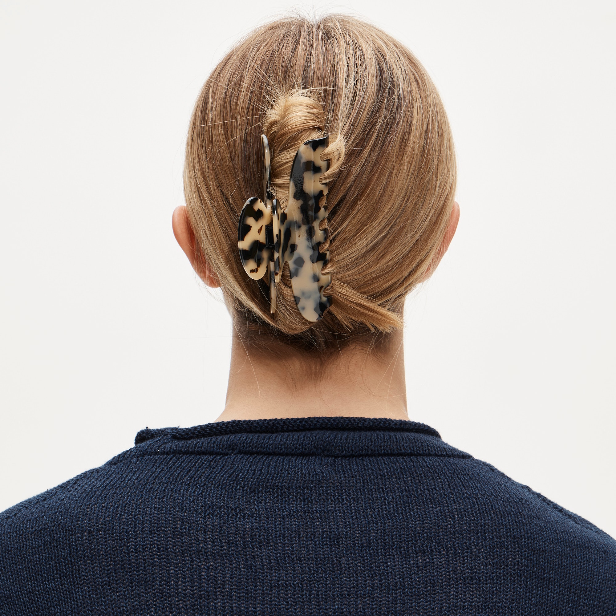 Large Claw Hair Clip In Tortoise For Women | J.Crew