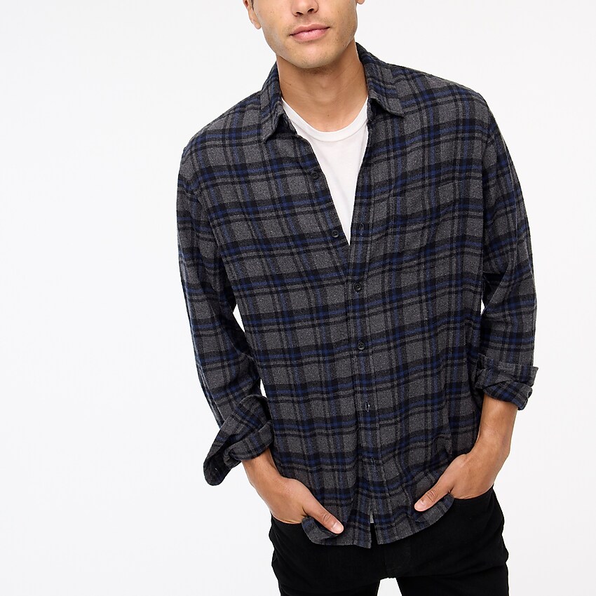 factory: plaid regular flannel shirt for men, right side, view zoomed
