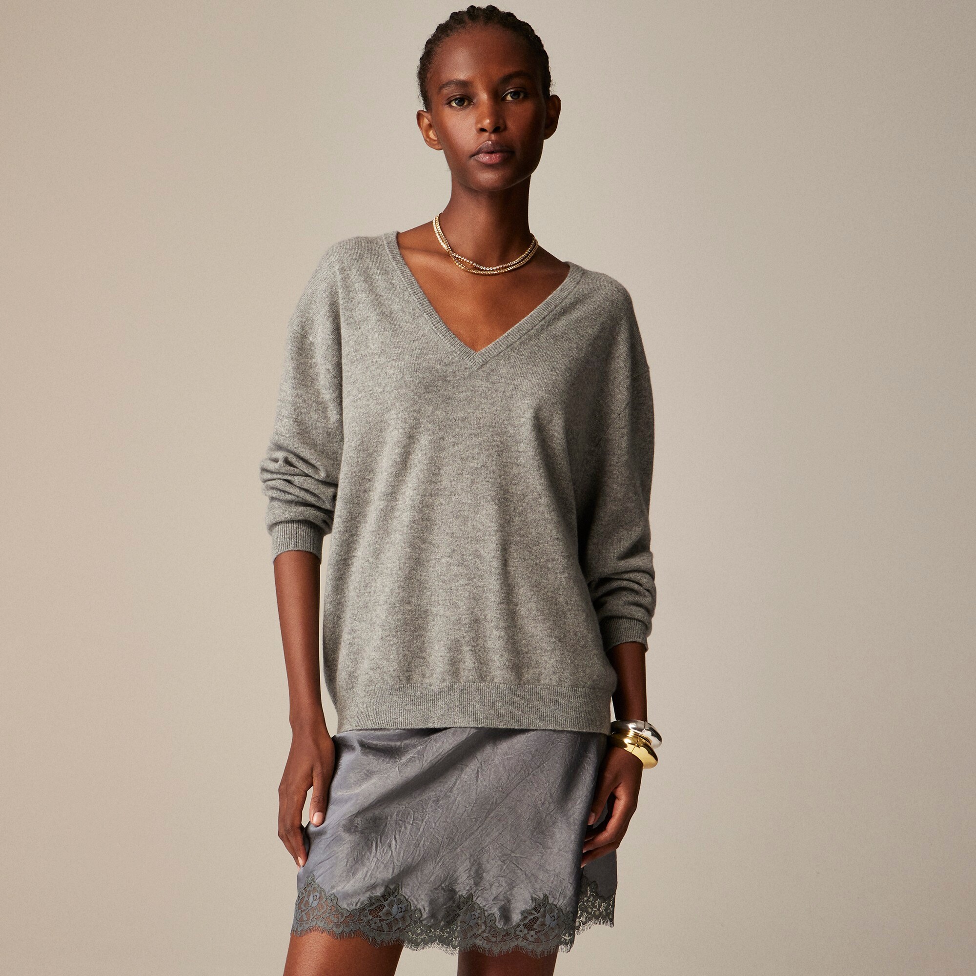  Cashmere relaxed V-neck sweater