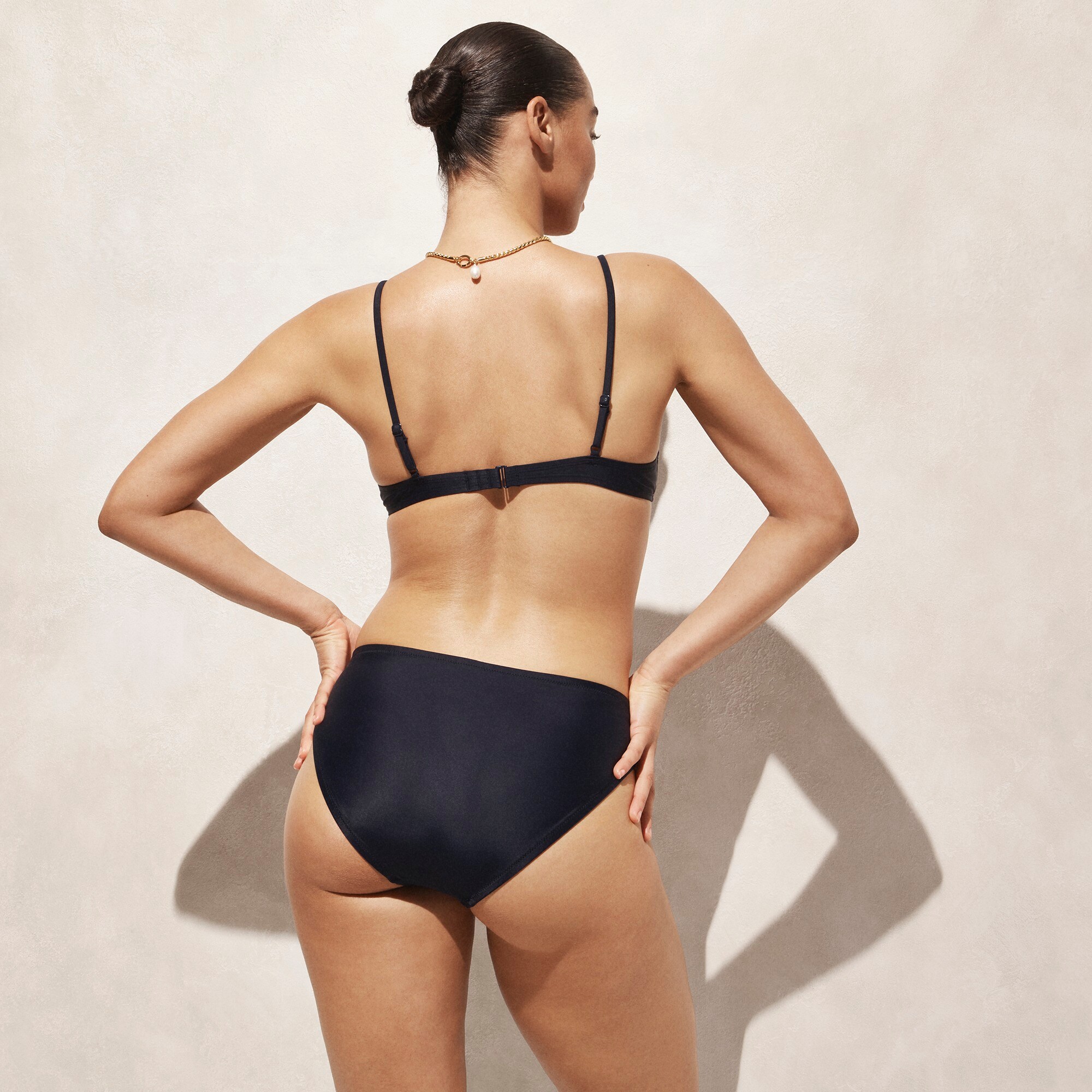 Classic full-coverage bikini bottom