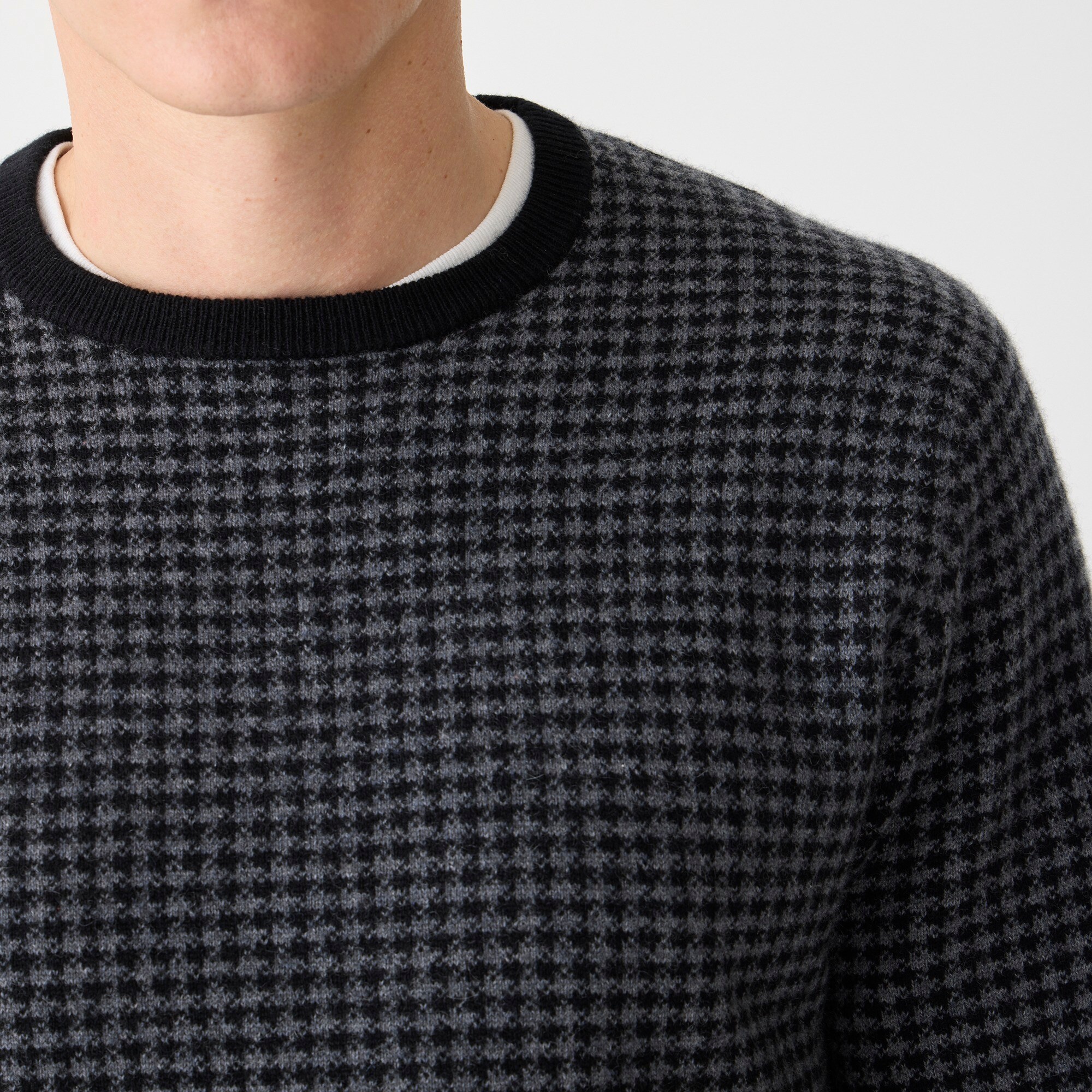 Cashmere crewneck sweater in houndstooth