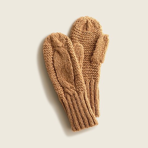  Chunky cable-knit mittens