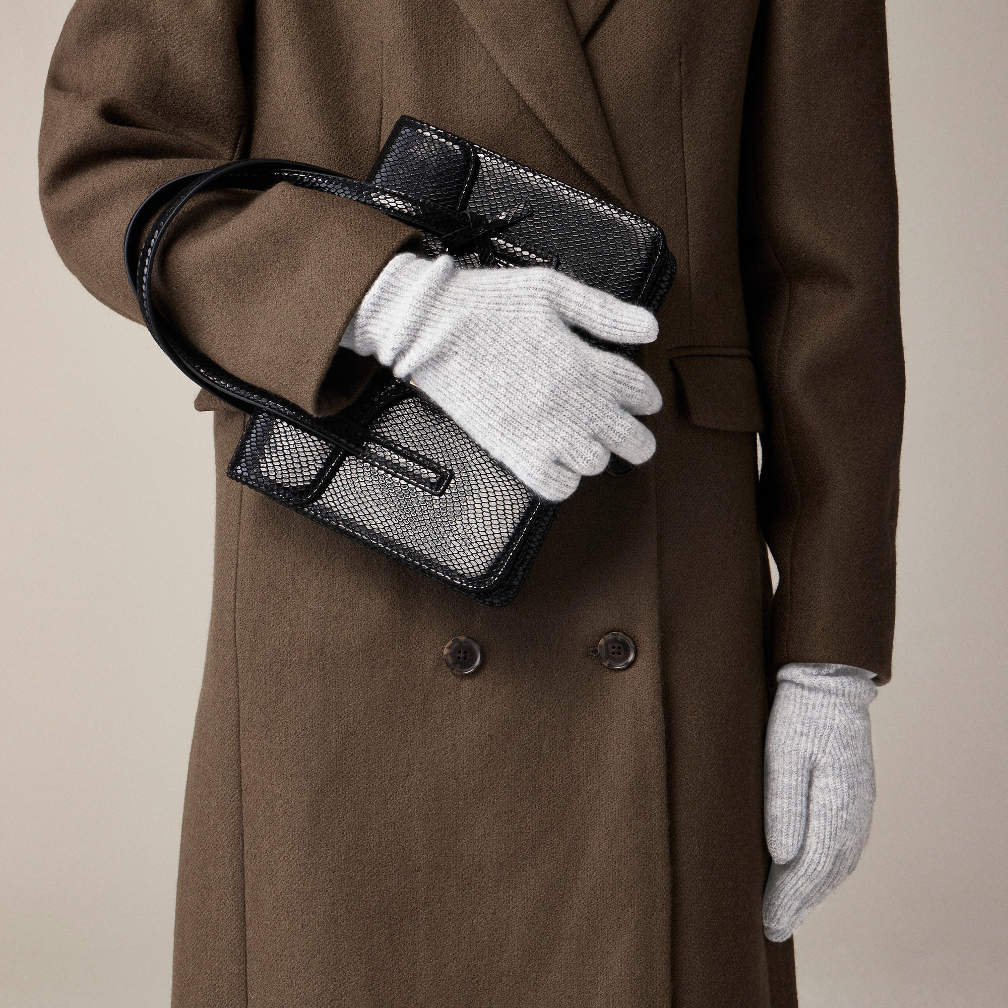 Ribbed tech-touch gloves in Supersoft yarn