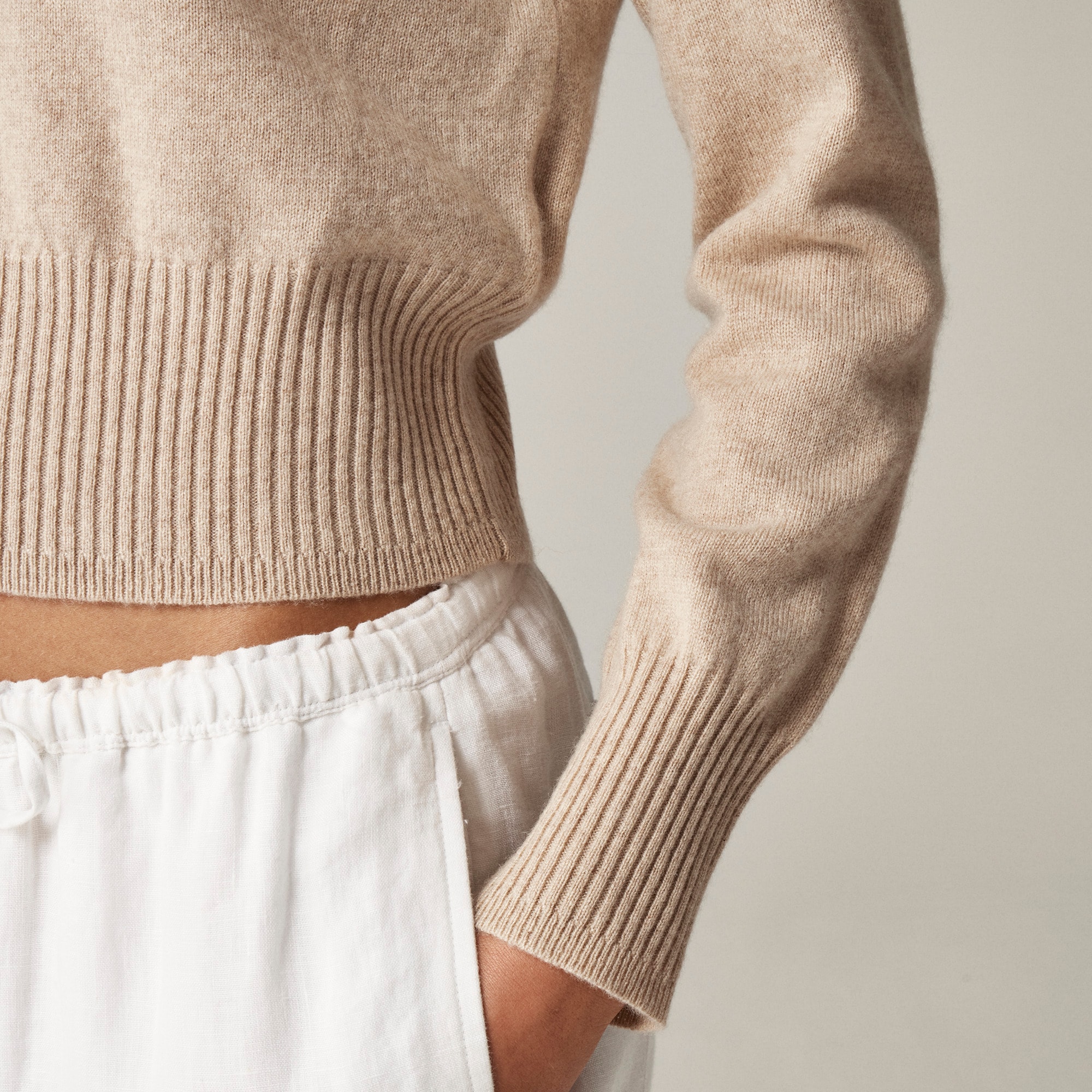 Cashmere shrunken crewneck sweater