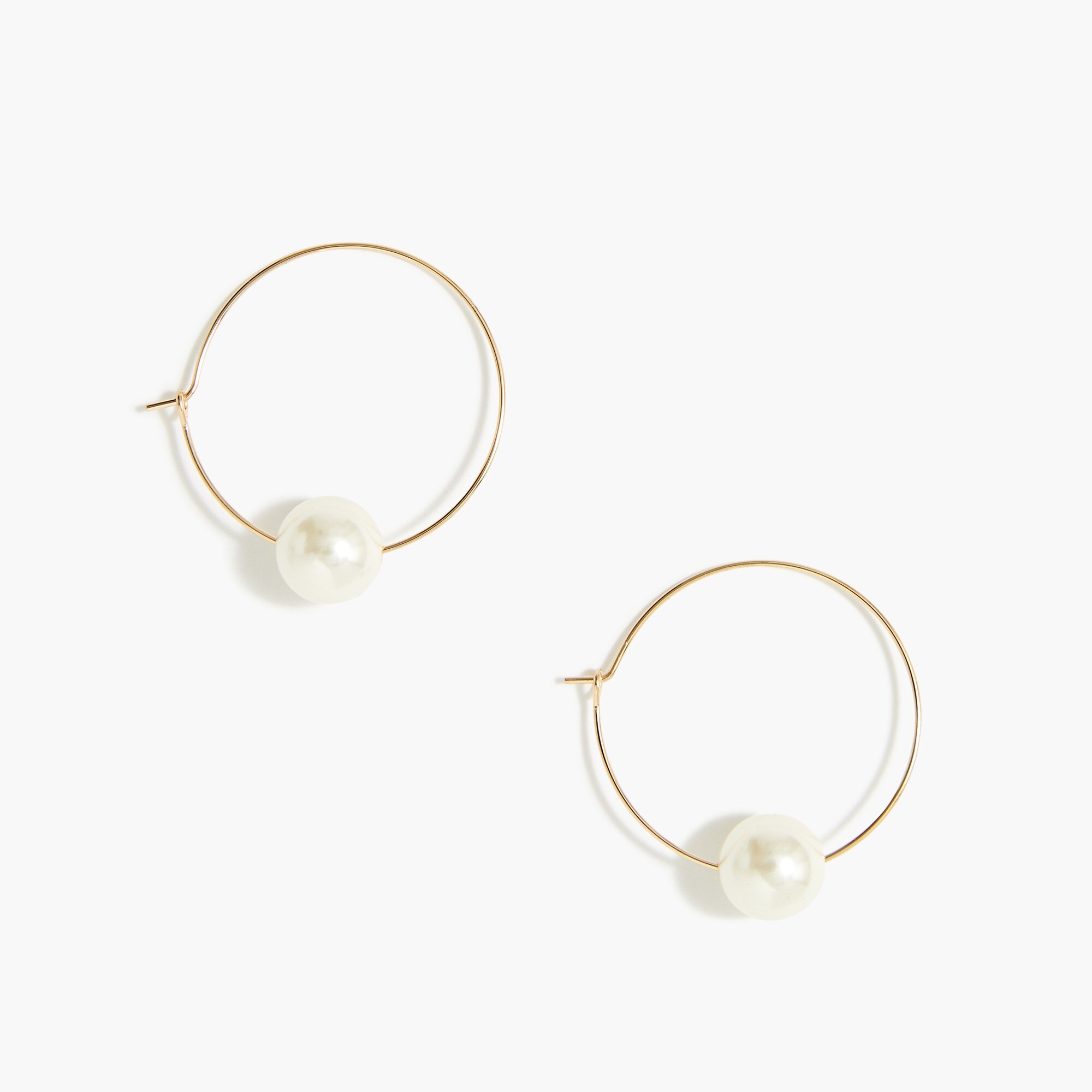 Hoop earrings with statement pearl