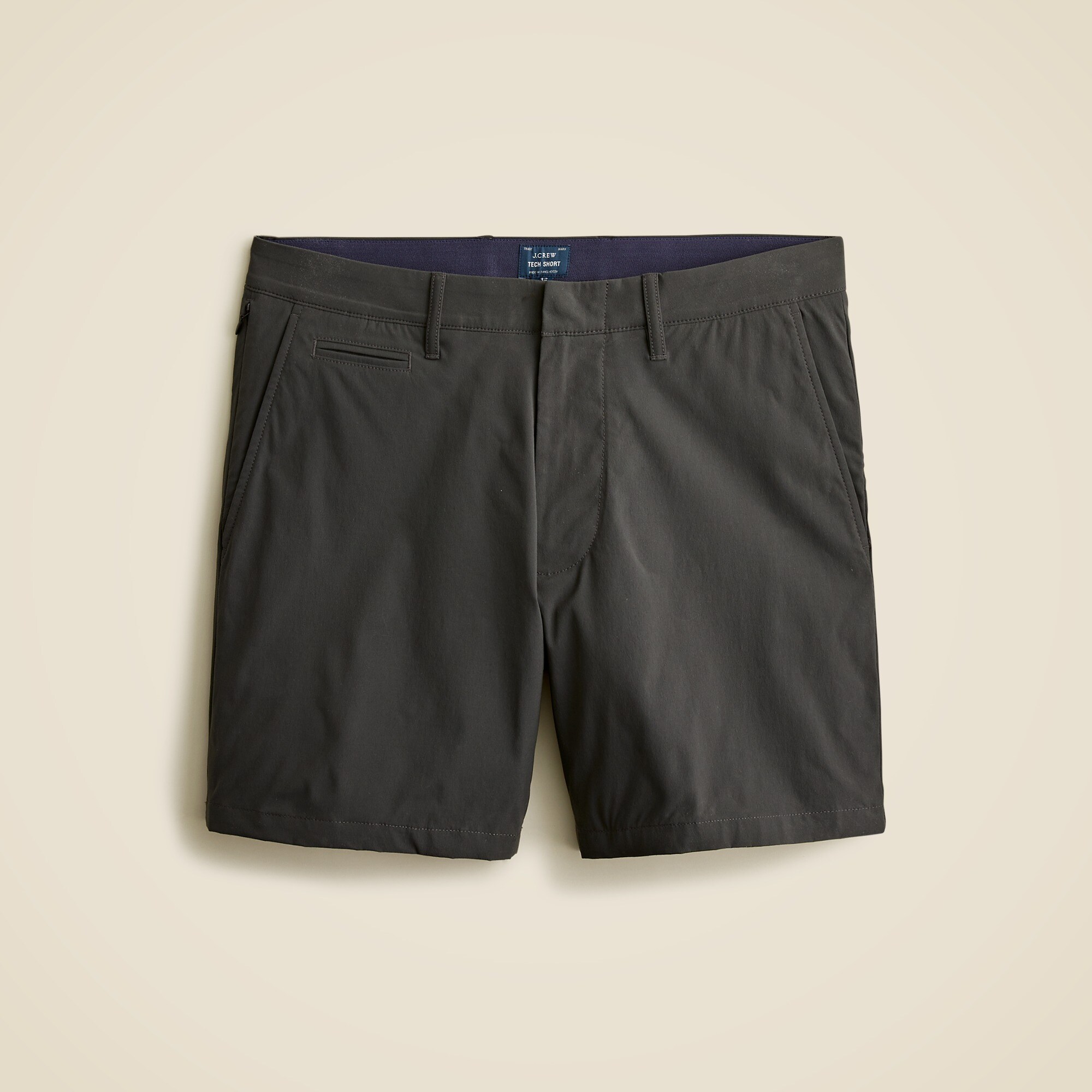 7" tech short