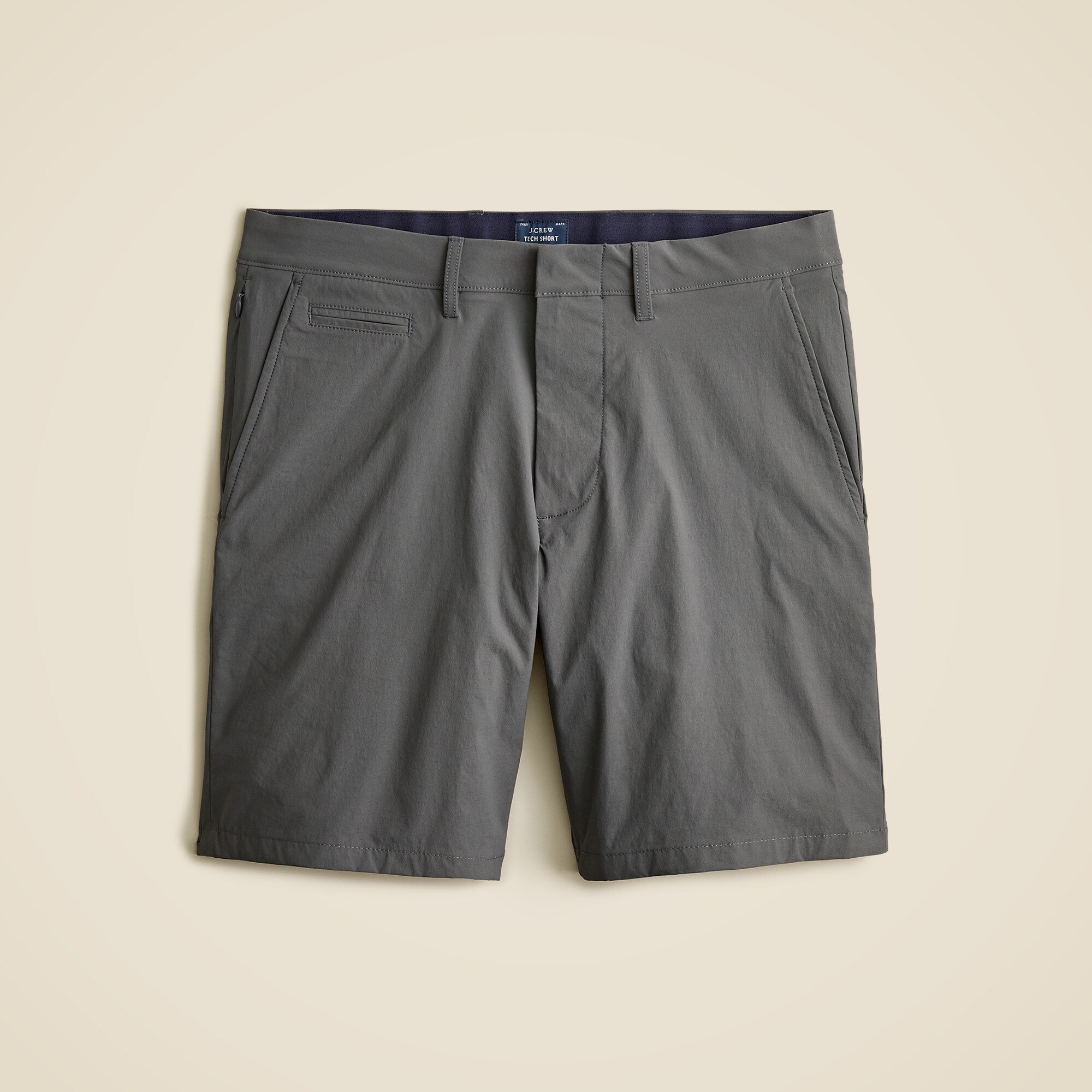 9" tech short