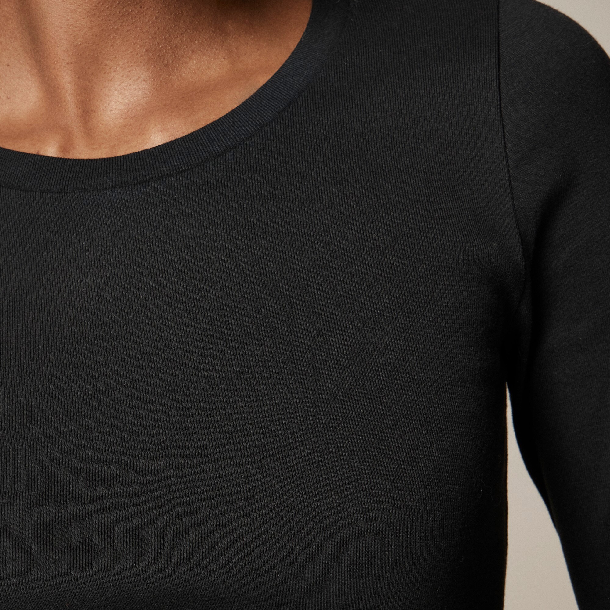 Perfect-fit long-sleeve crewneck T-shirt