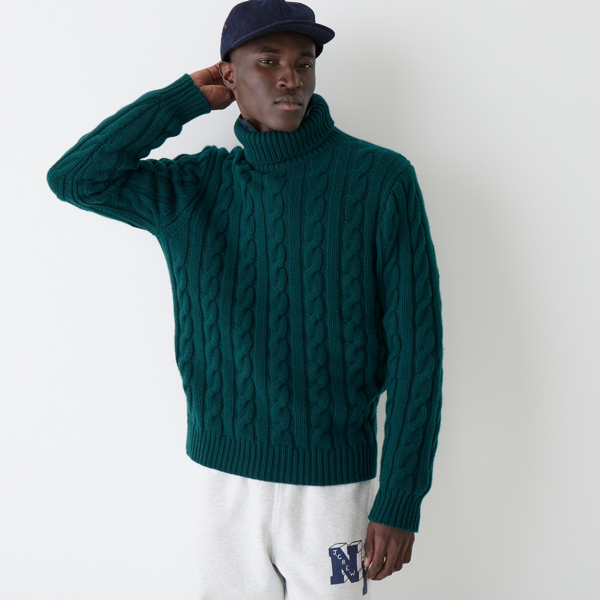  Chunky heavyweight cashmere cable-knit turtleneck sweater