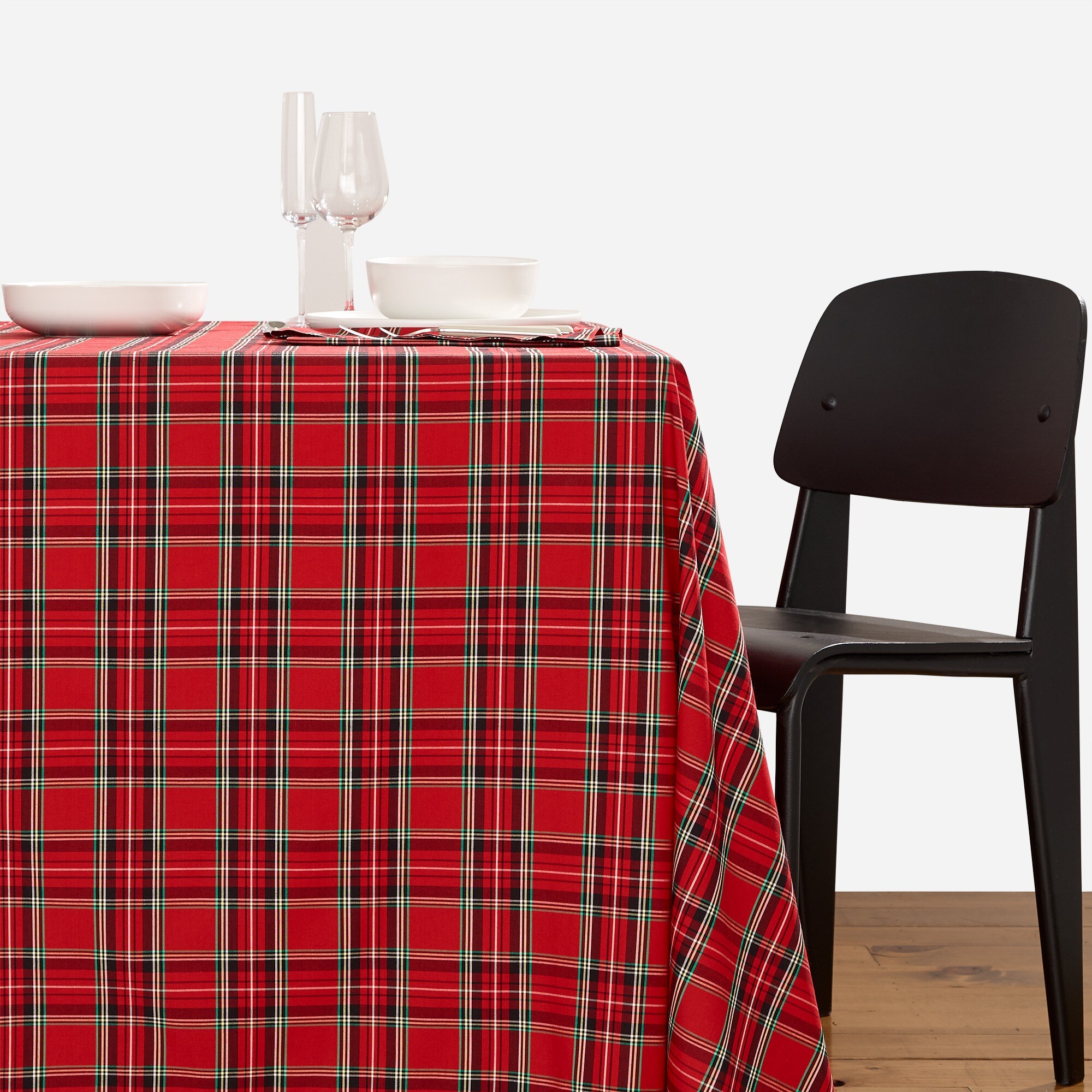 Limited-edition tablecloth in Good Tidings plaid