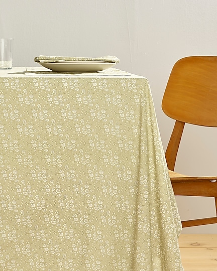  Limited-edition tablecloth in Liberty® fabric