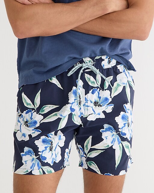 mens 6&apos;&apos; stretch swim trunk in floral print with ECONYL&reg; nylon