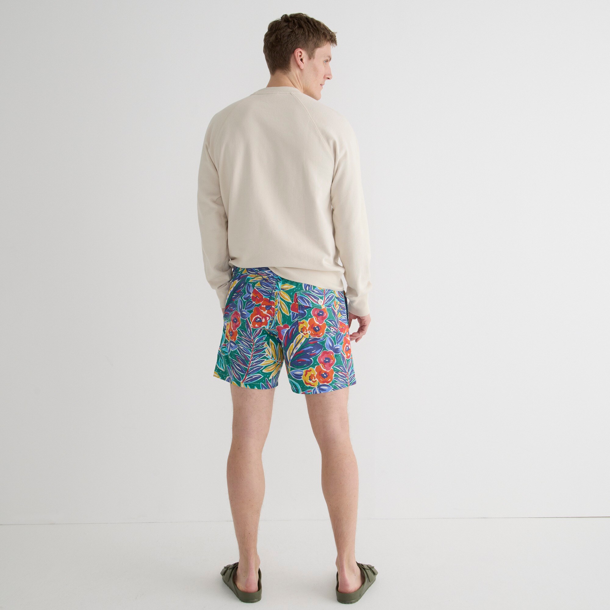6&apos;&apos; stretch swim trunk in floral print with ECONYL&reg; nylon
