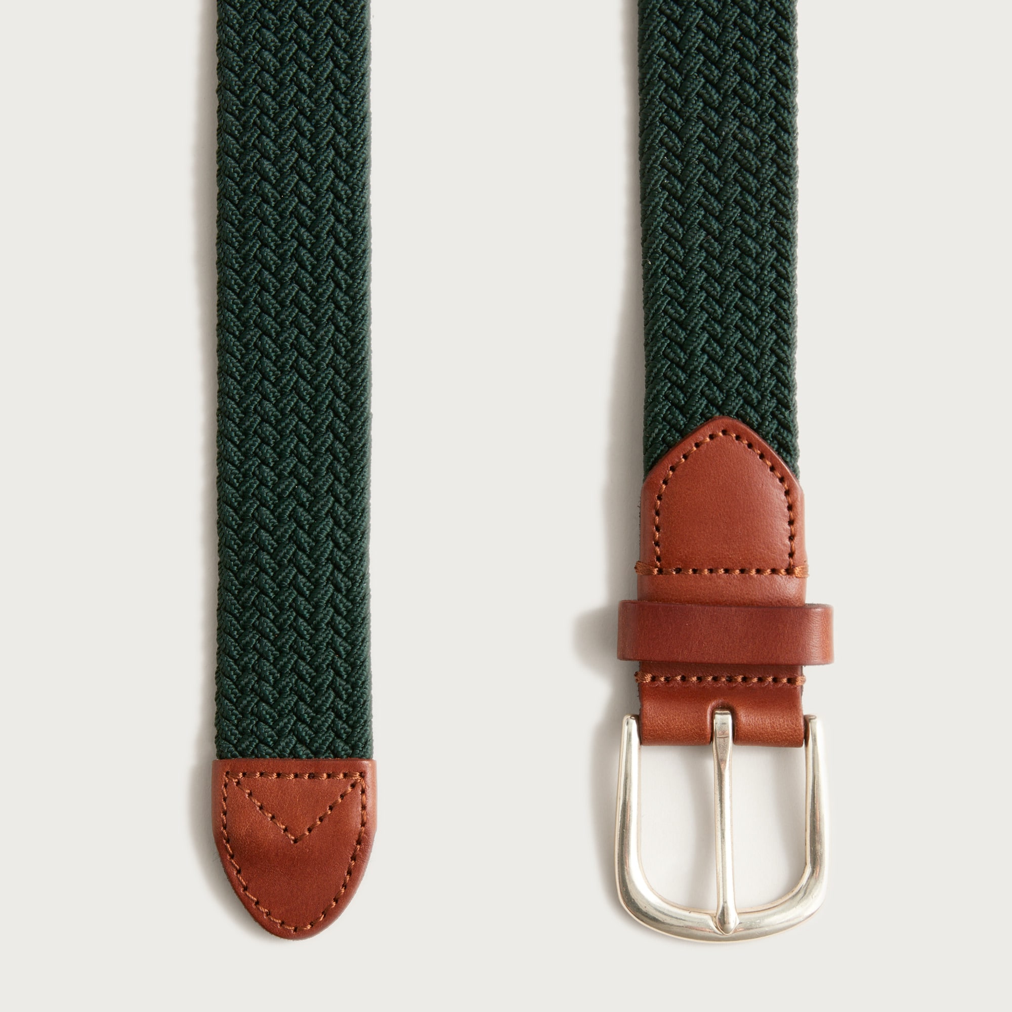 Woven elastic belt with round buckle