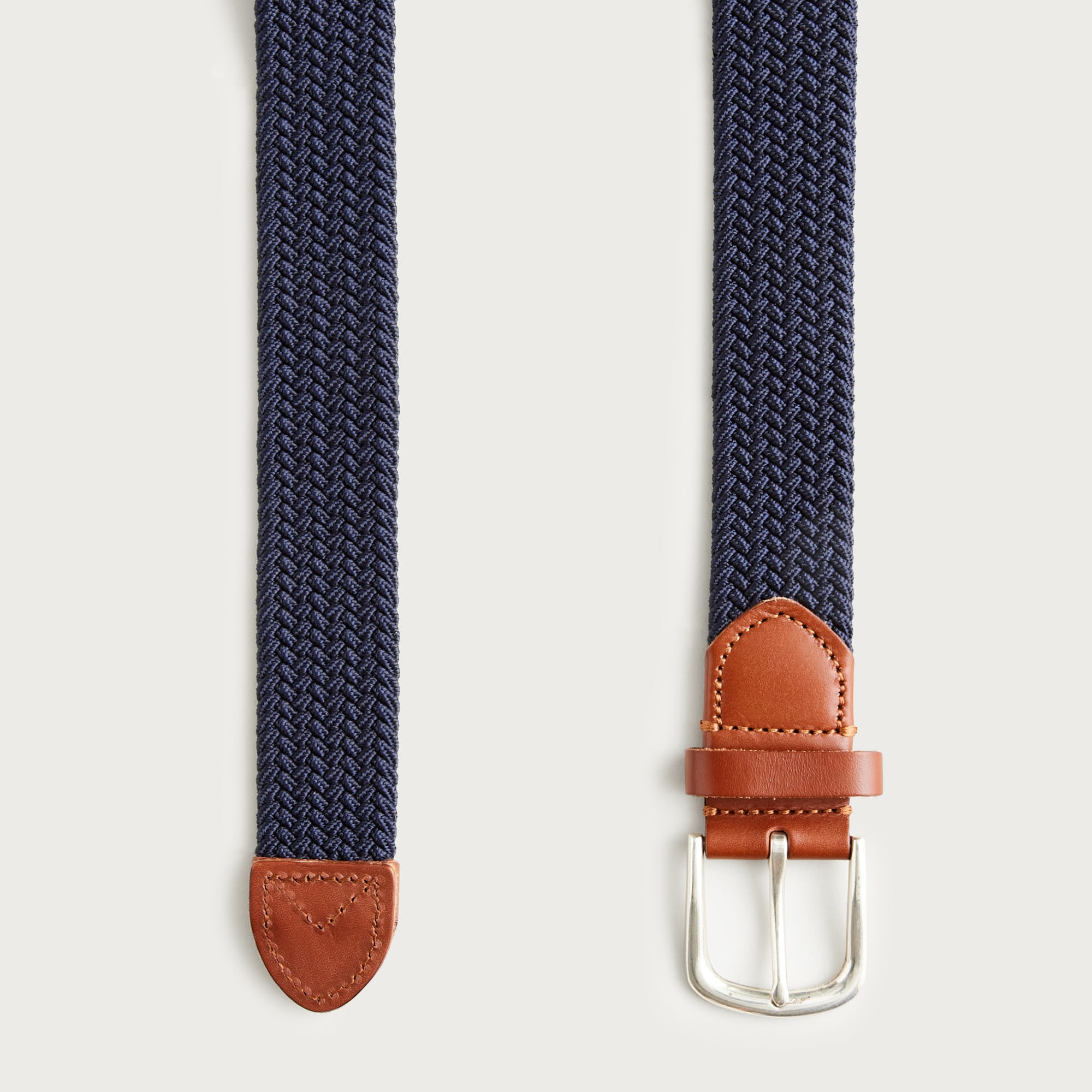 Woven elastic belt with round buckle