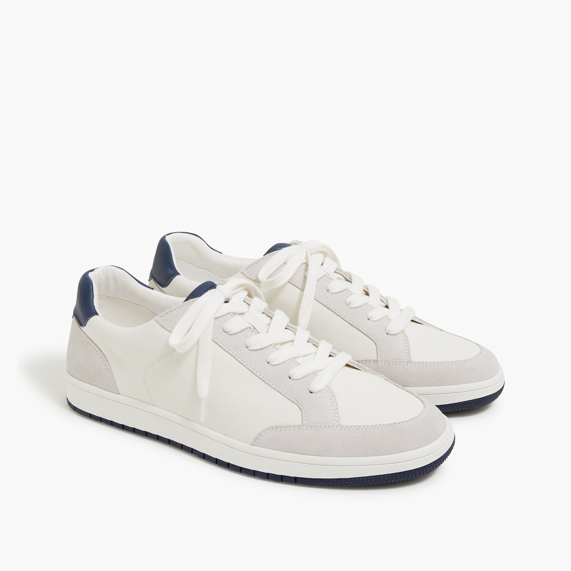 Court sneakers