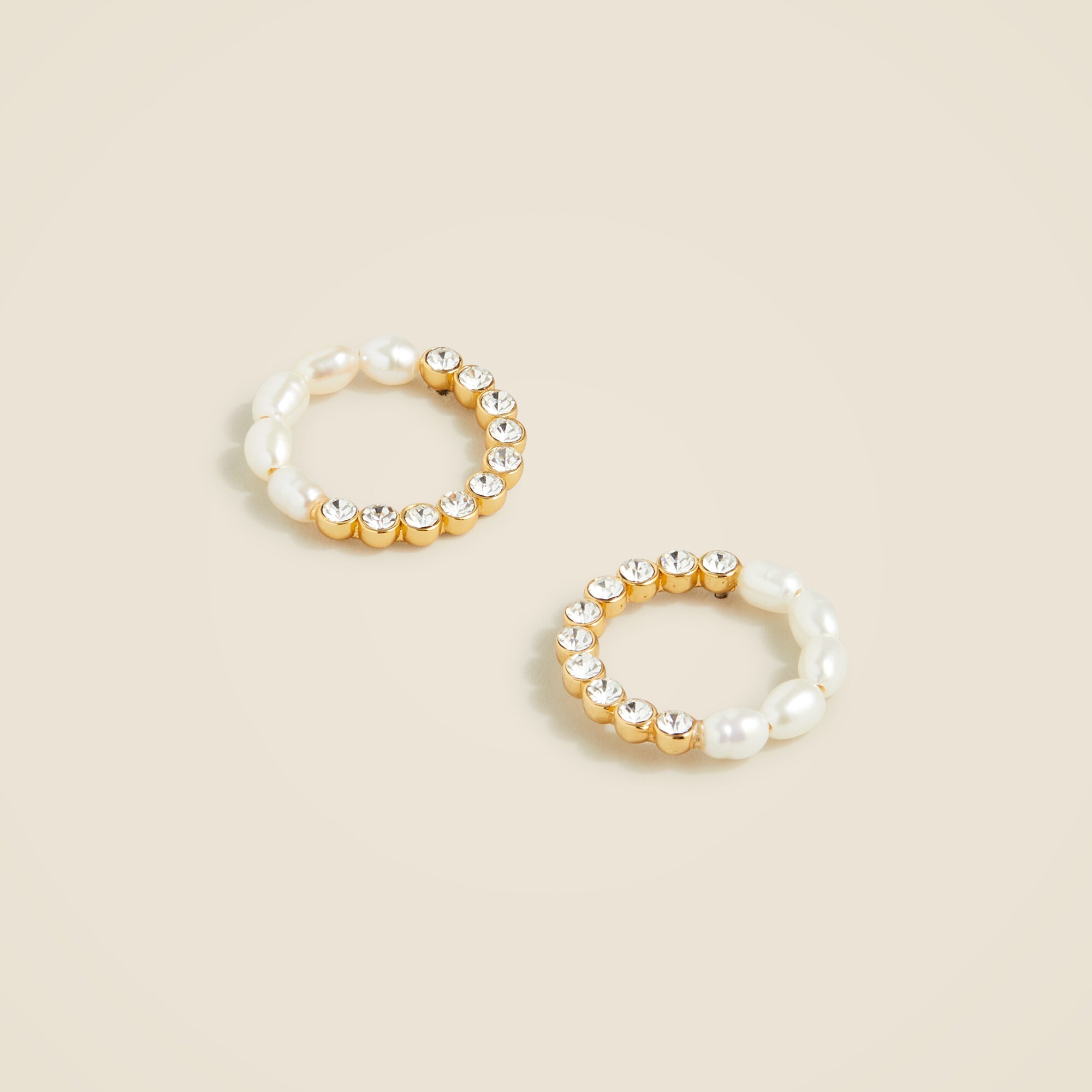 Circle pearl stud earrings