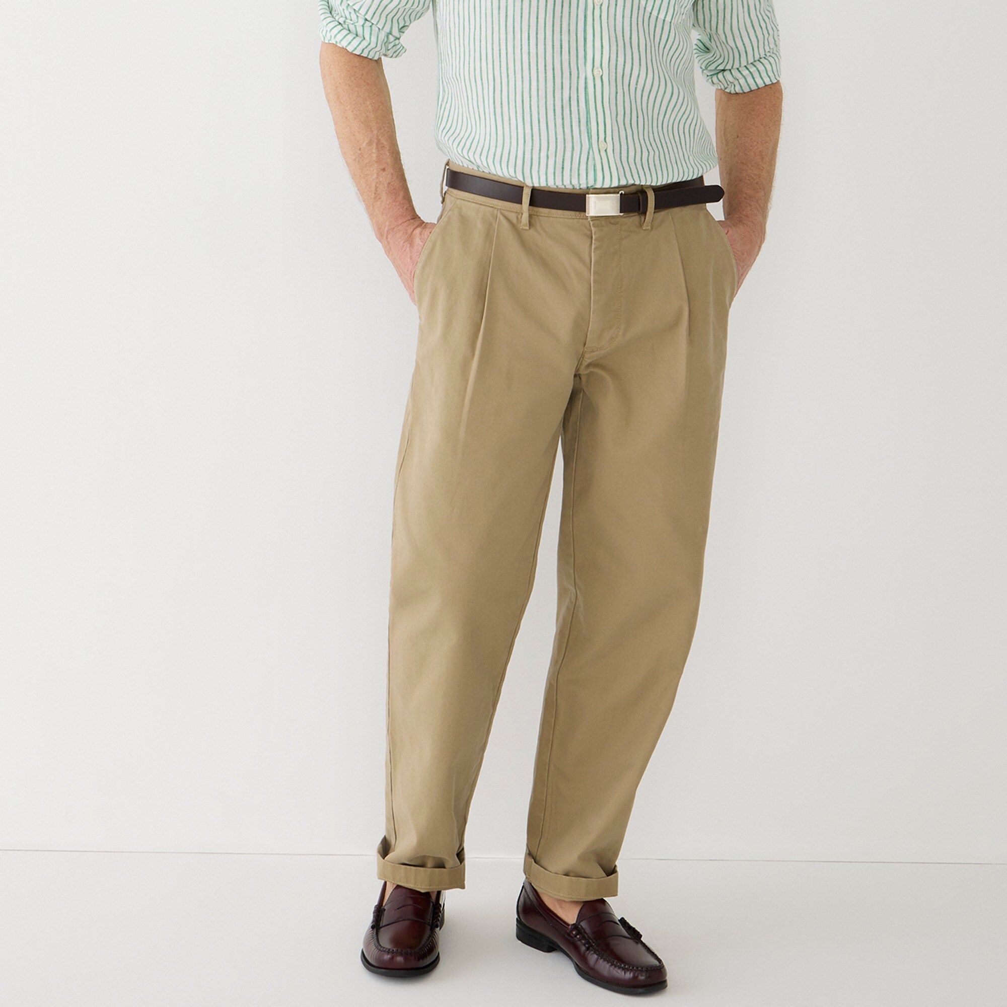 Classic Relaxed-fit pleated chino pant