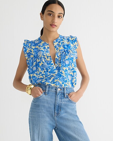  Sleeveless ruffle-trim top in blue floral