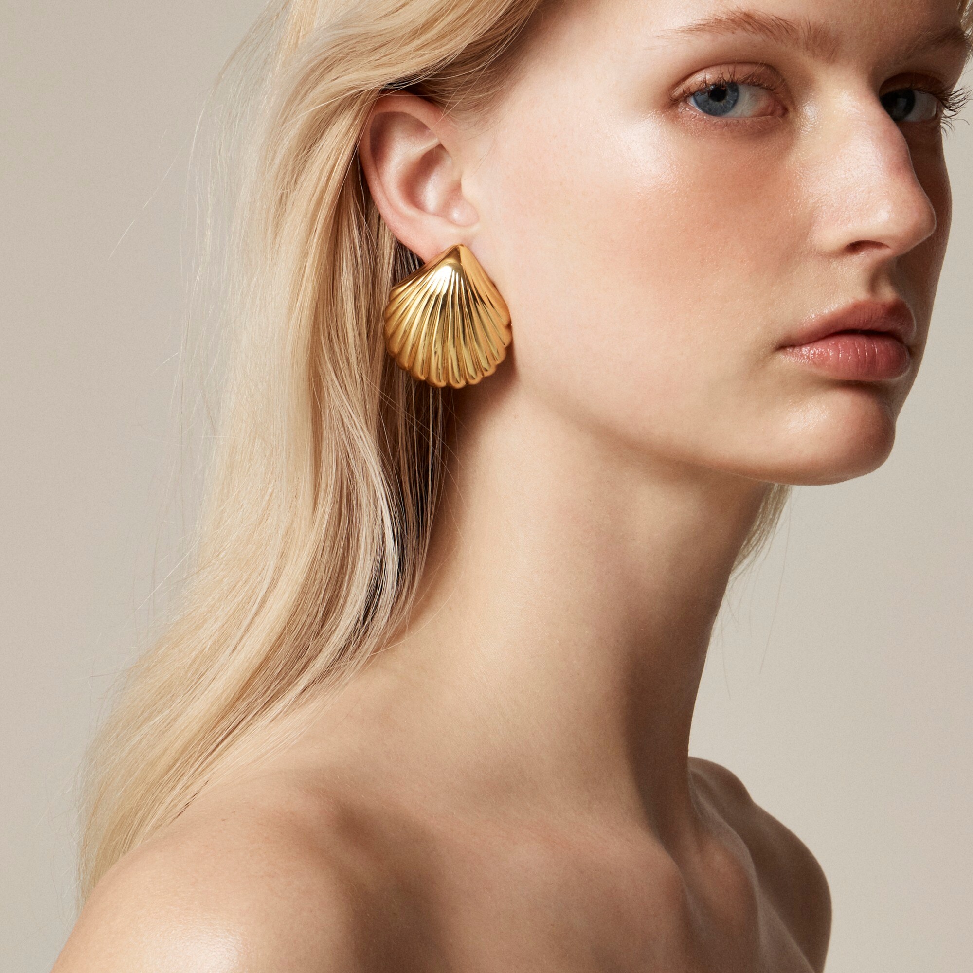 Metallic shell earrings