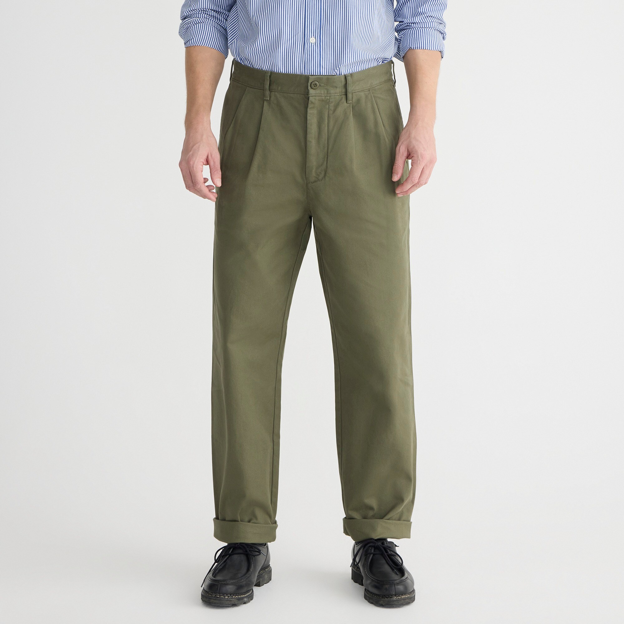 Classic double-pleated chino pant