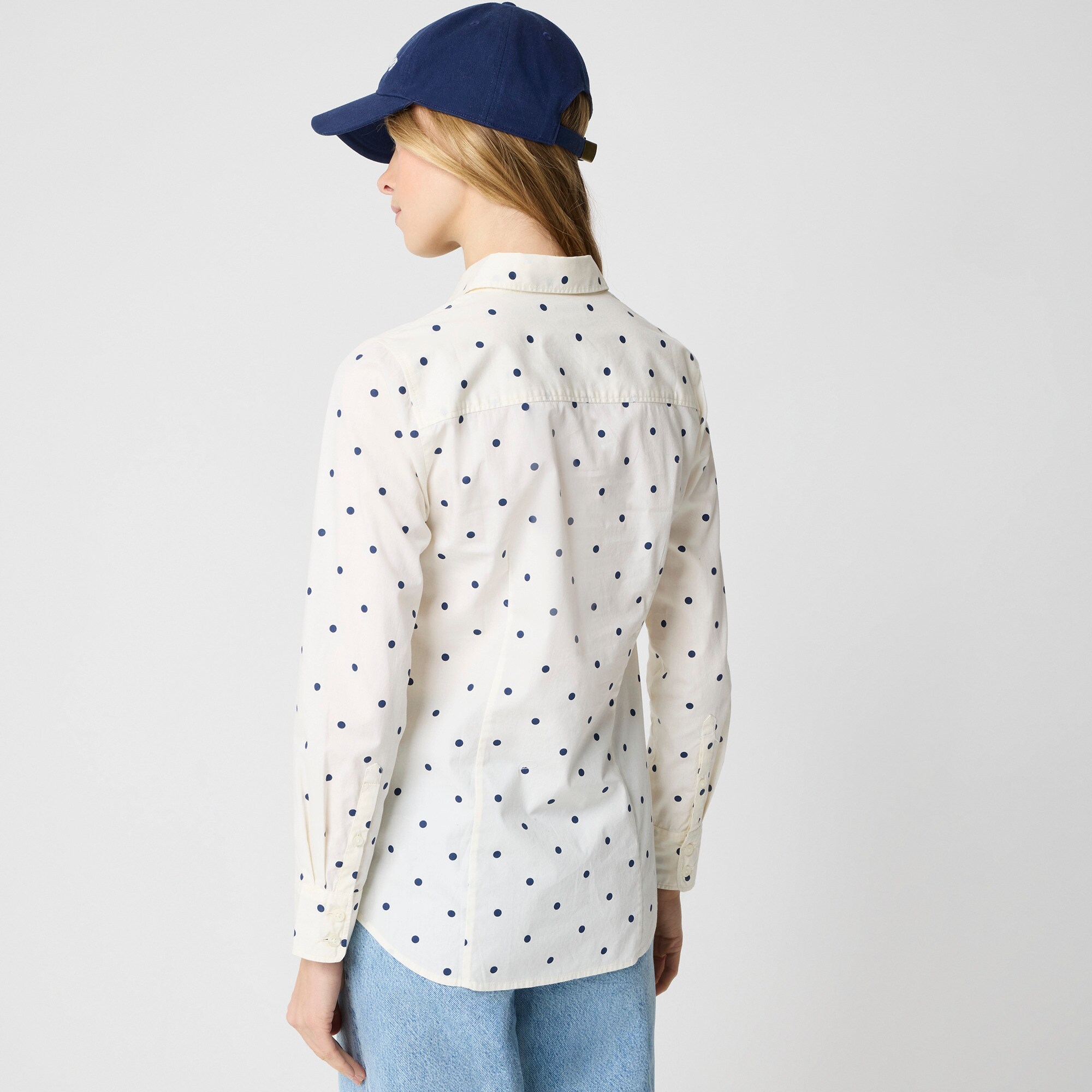 Lightweight cotton-blend shirt in signature fit