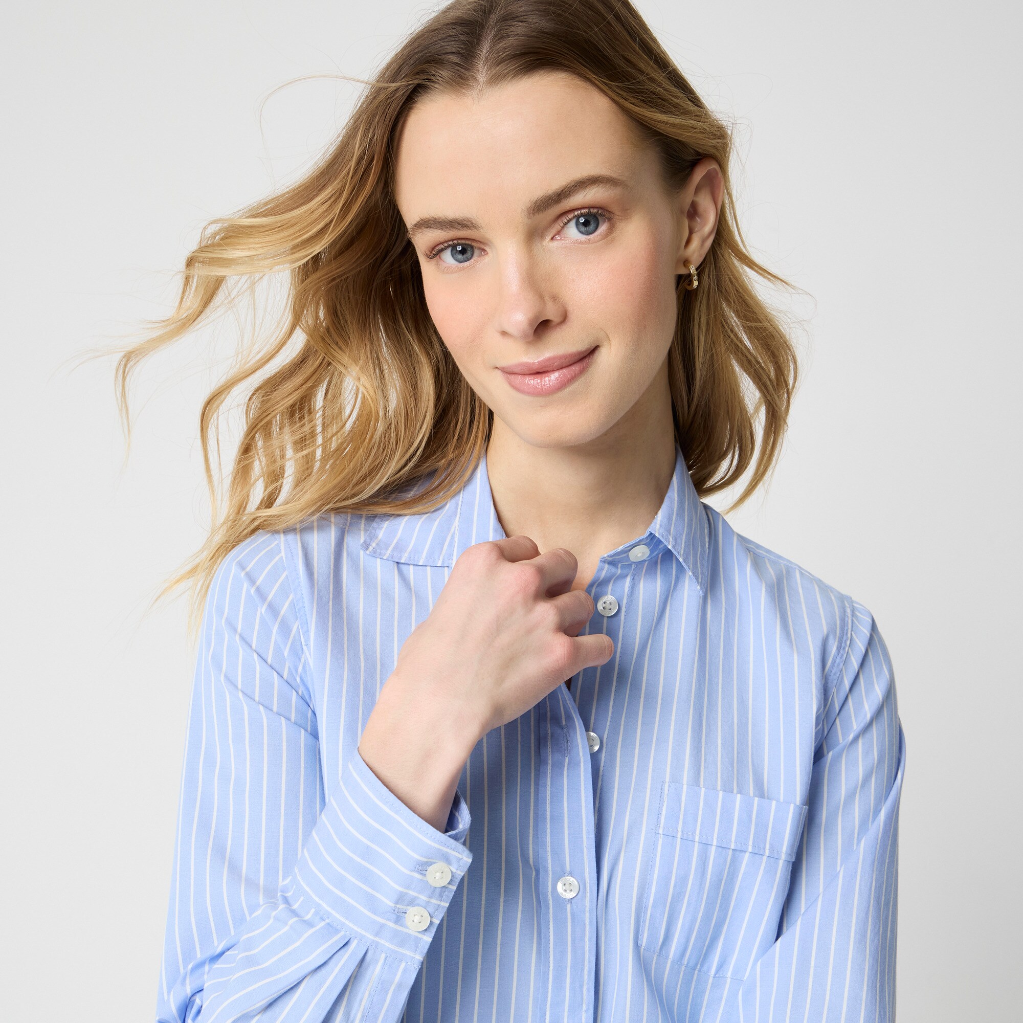 Lightweight cotton-blend shirt in signature fit