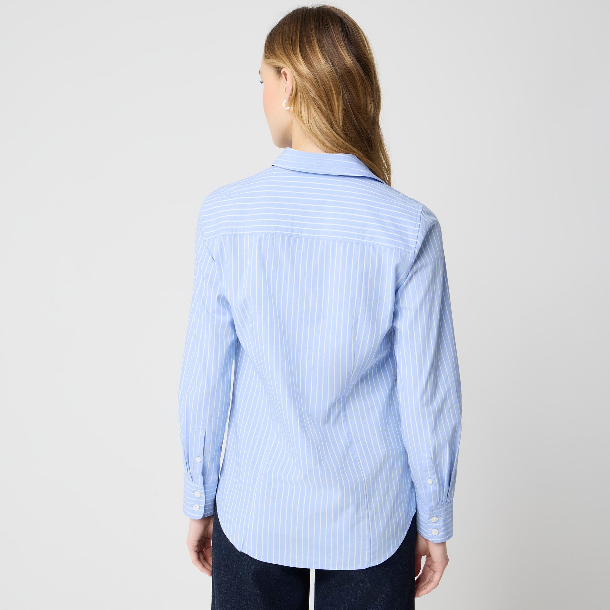 Lightweight cotton-blend shirt in signature fit