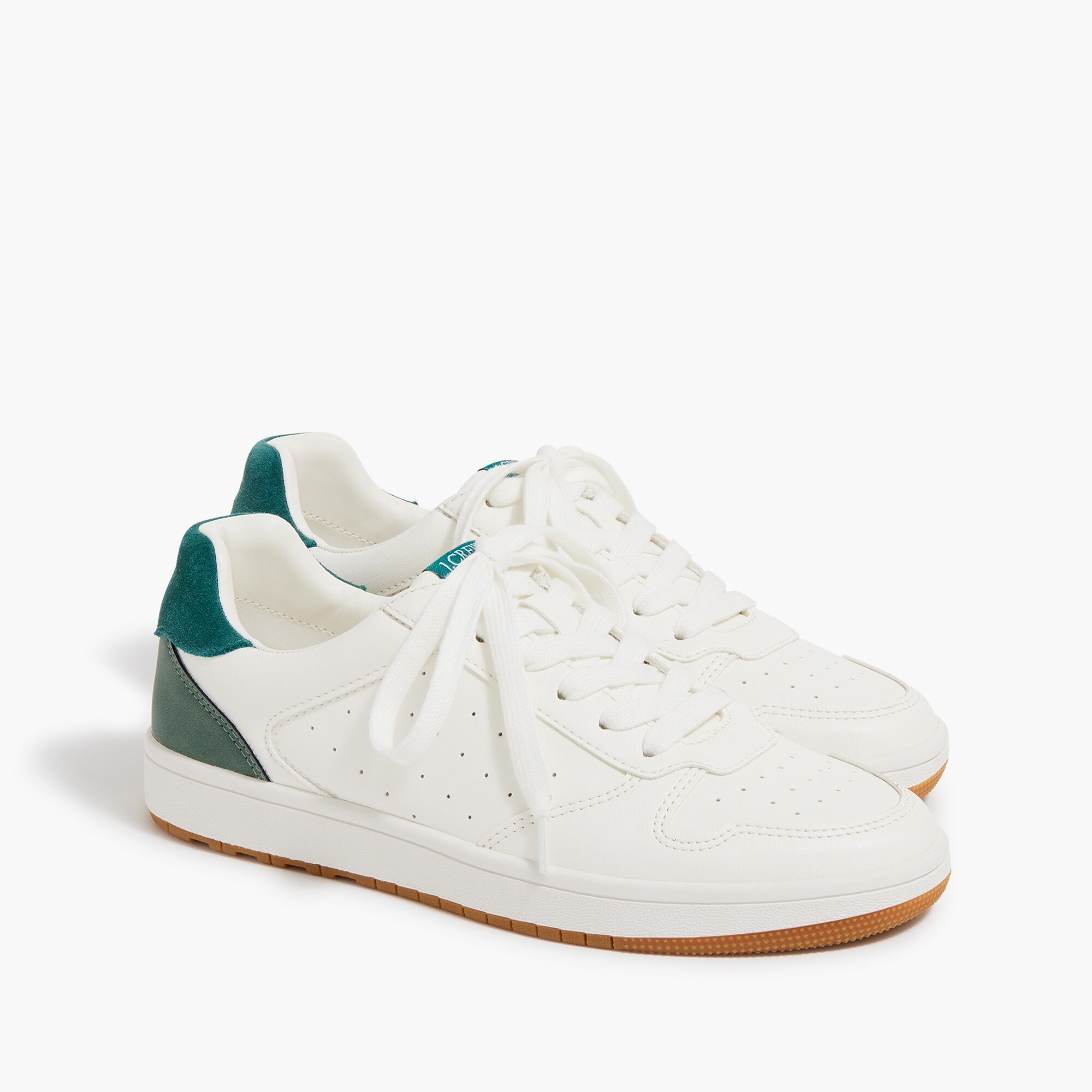 Court sneakers