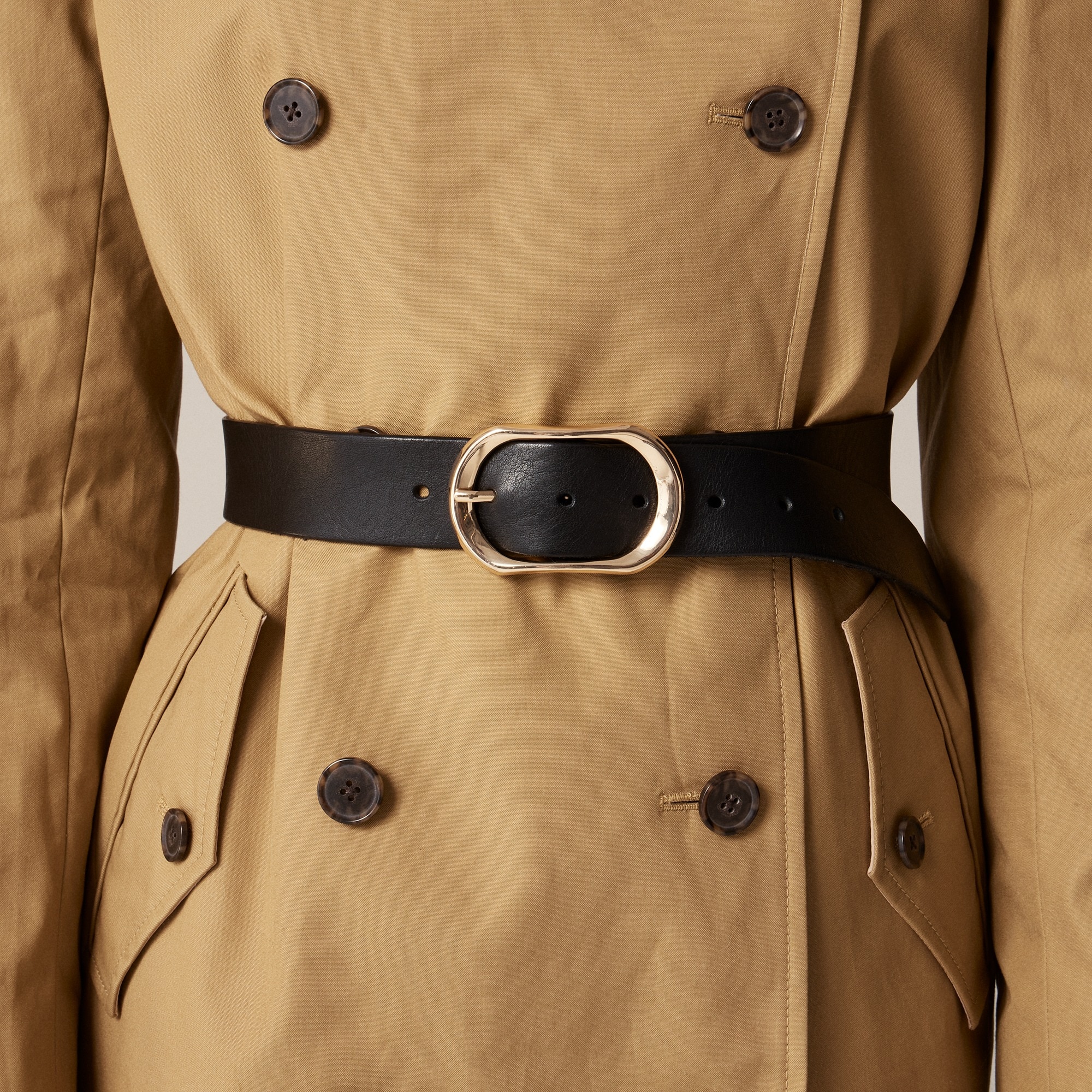 Oval buckle belt in Italian leather