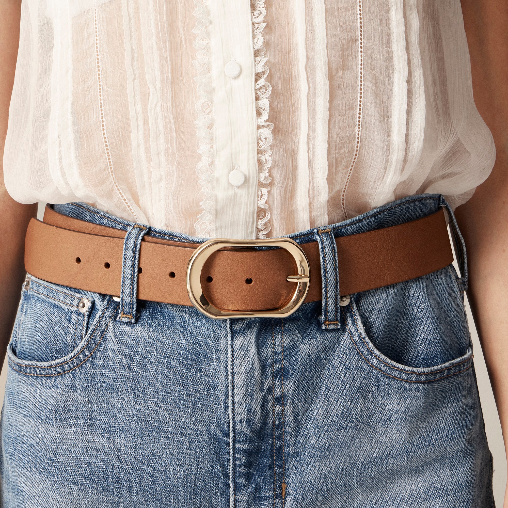 Oval buckle belt in Italian leather