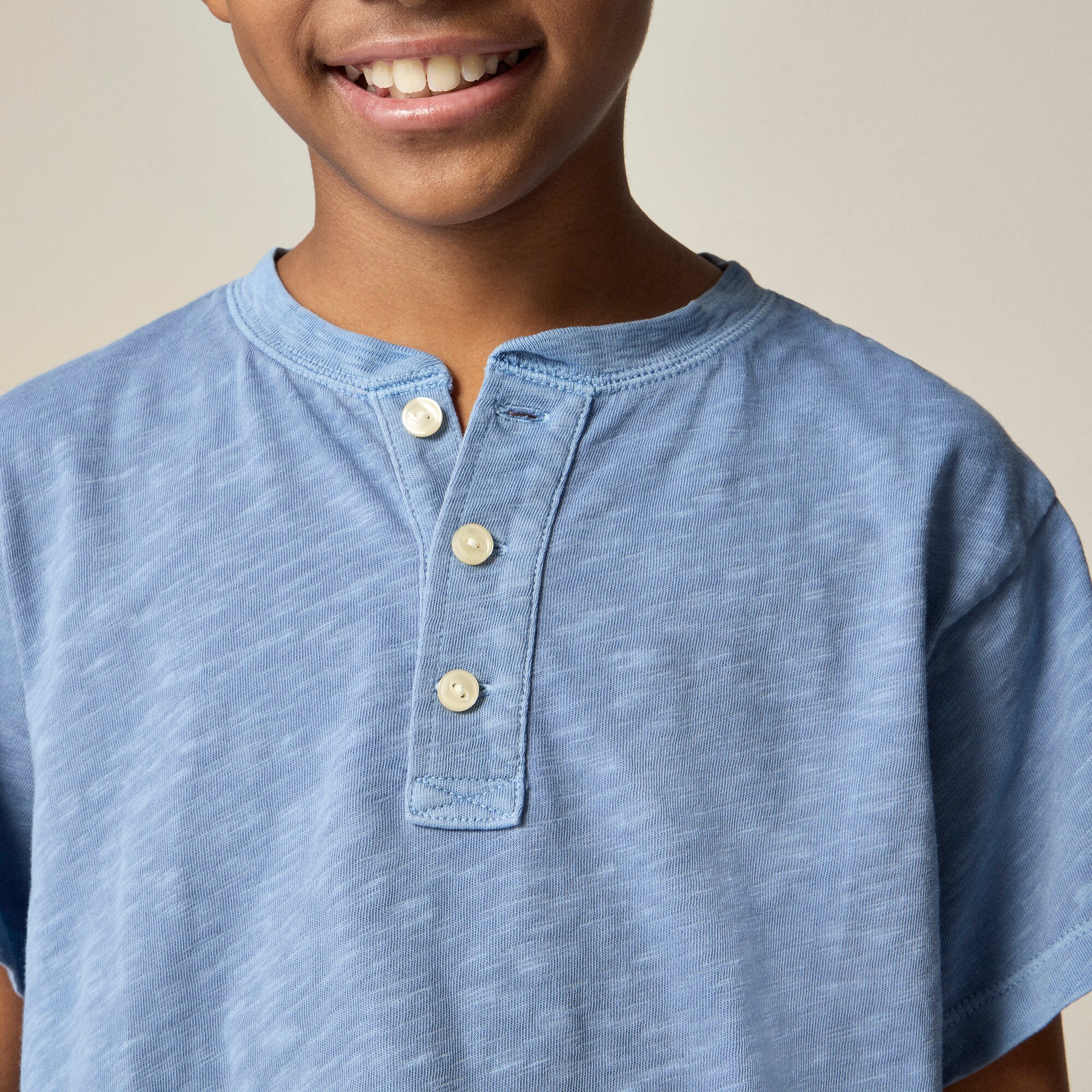 Kids' short-sleeve garment-dyed henley