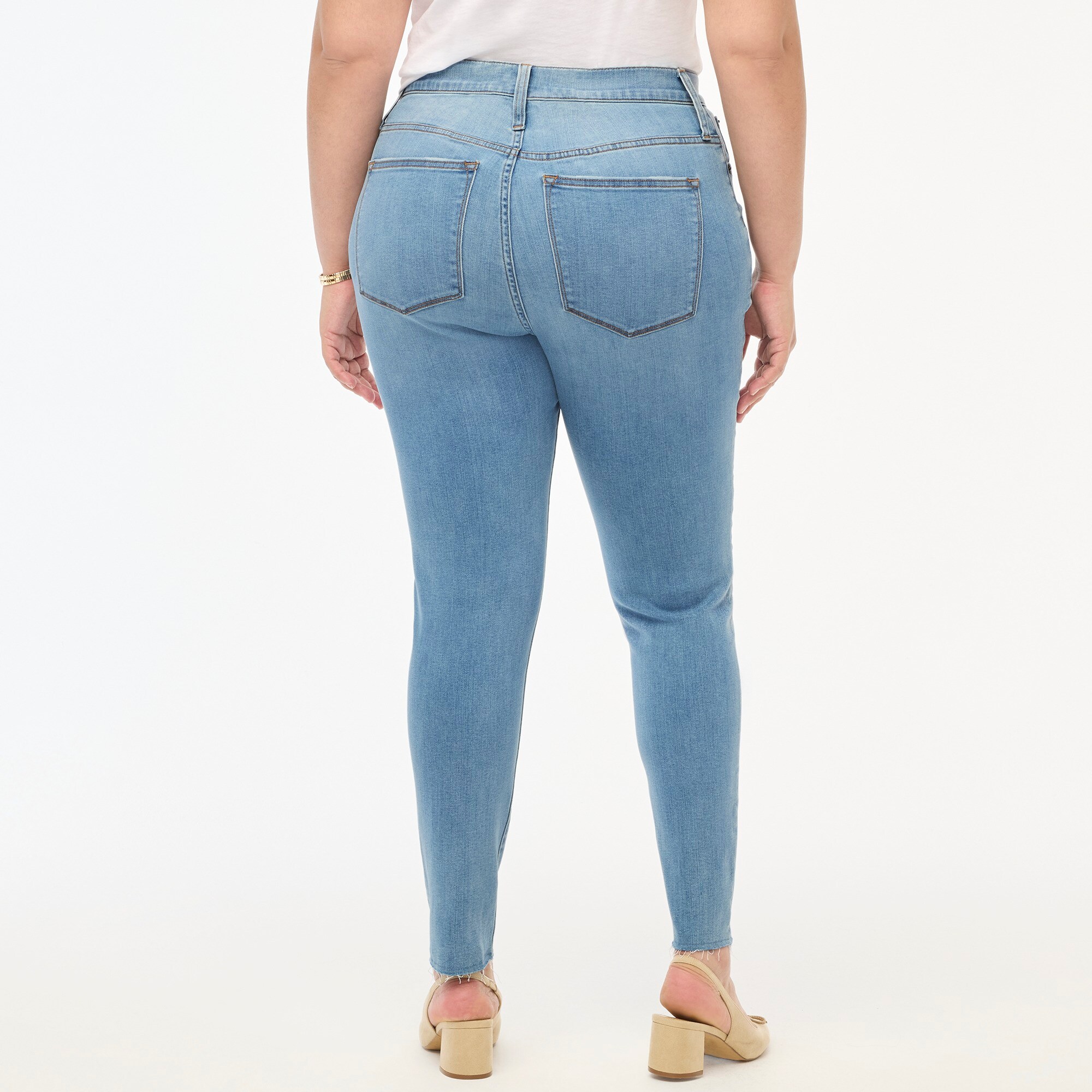 Petite 9" mid-rise skinny jean in signature stretch