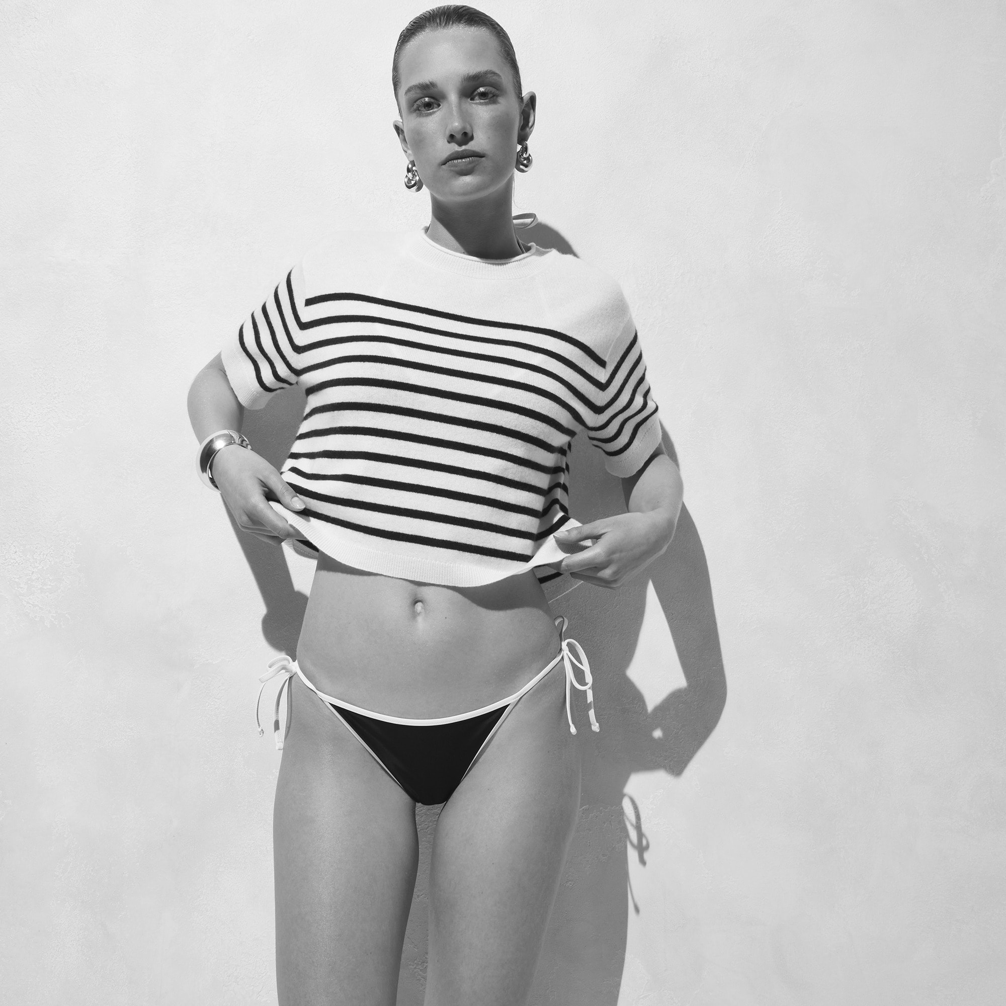 Hipster string bikini bottom with contrast trim