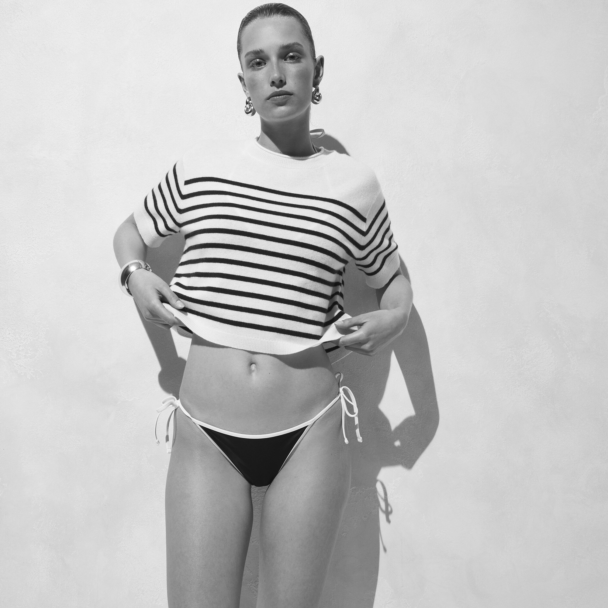 Hipster string bikini bottom with contrast trim