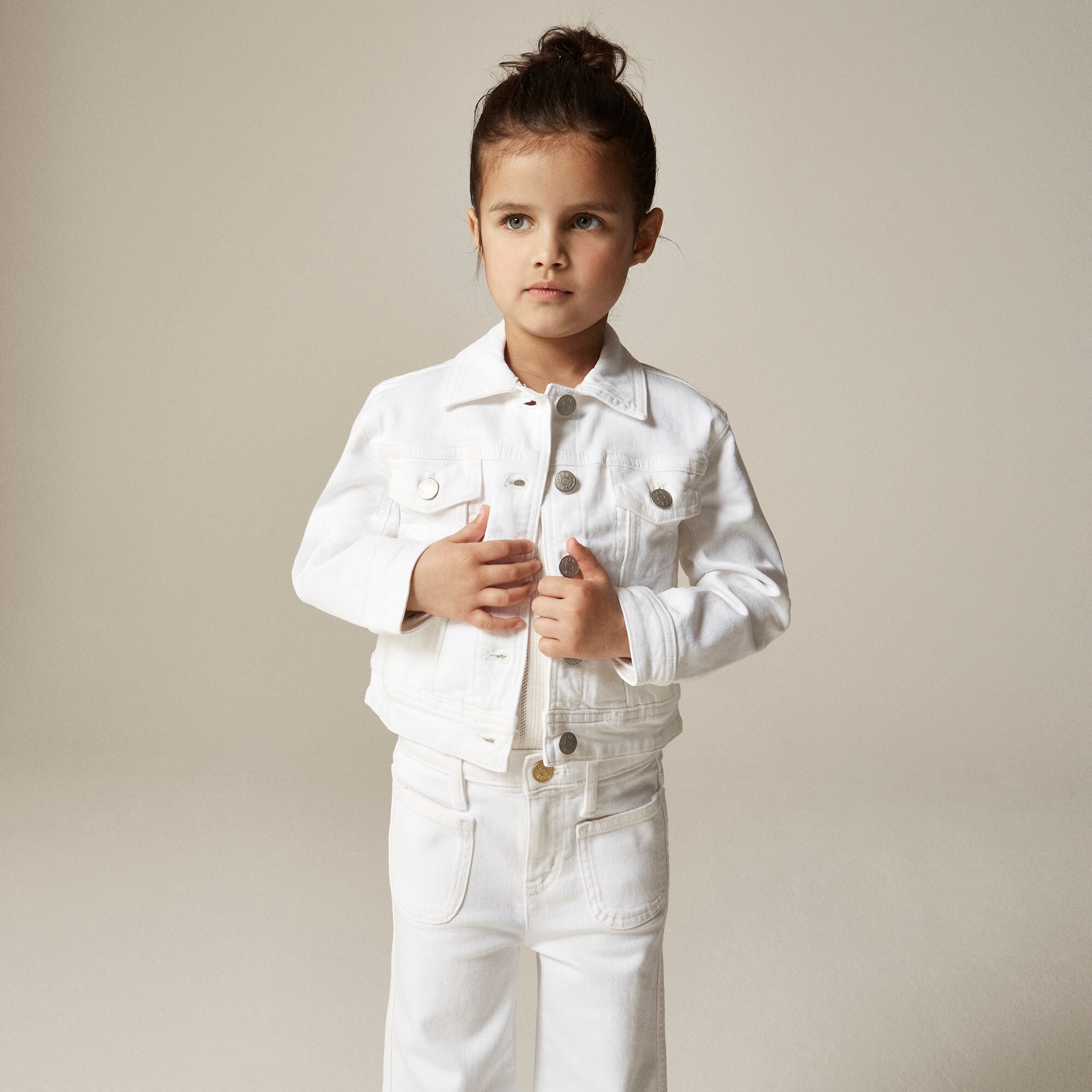 Girls' cropped denim trucker jacket in white